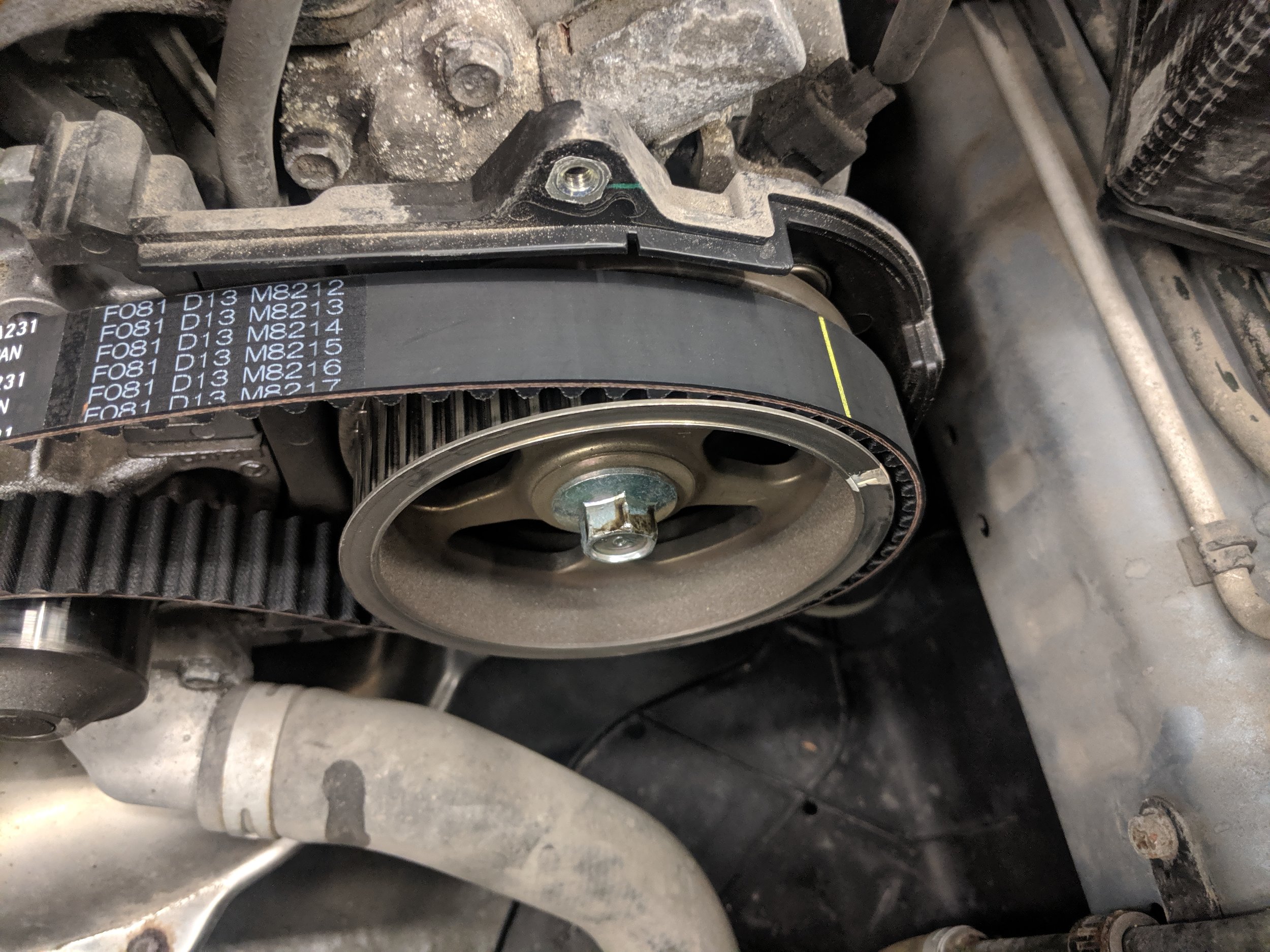 When you spin the cam clockwise it will end up around 6 o’clock. Spinning it back counter clockwise it will end up right around here, line up the cam marking and belt marking and move it back to the timing marking on the rear timing cover.