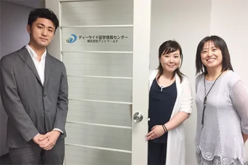 アメリカ看護留学スタッフ 藤澤 (中央)と 大阪ディーサイドスタッフ 高野さん(左)