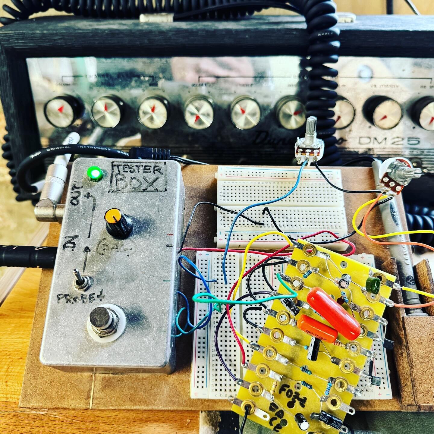 Setting up a new testing station for the upcoming pedal building workshops. A handful of our workshops our now up on our website. Pick your poison, sign up now! Link in Bio 🔗  #effectspedals #workshop #diypedal #fuzz #reverb #overdrive #tremolo #dis