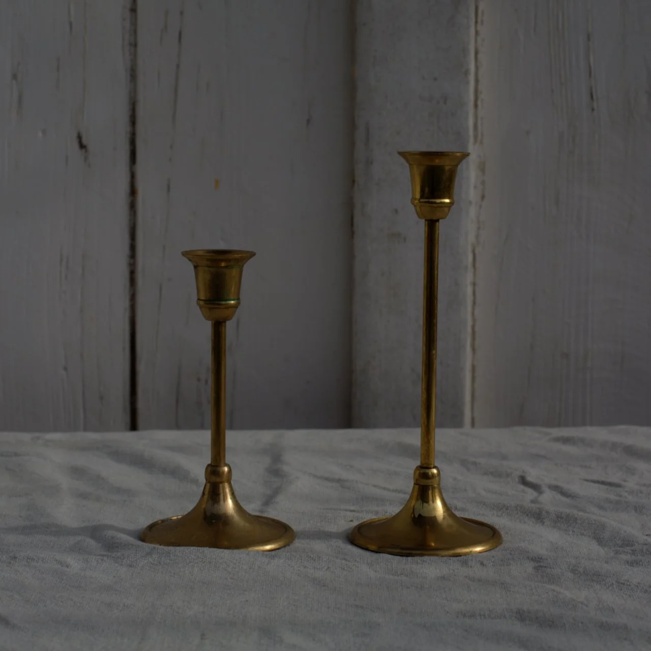 2e VIE : Bougeoirs dorés ronds par lot