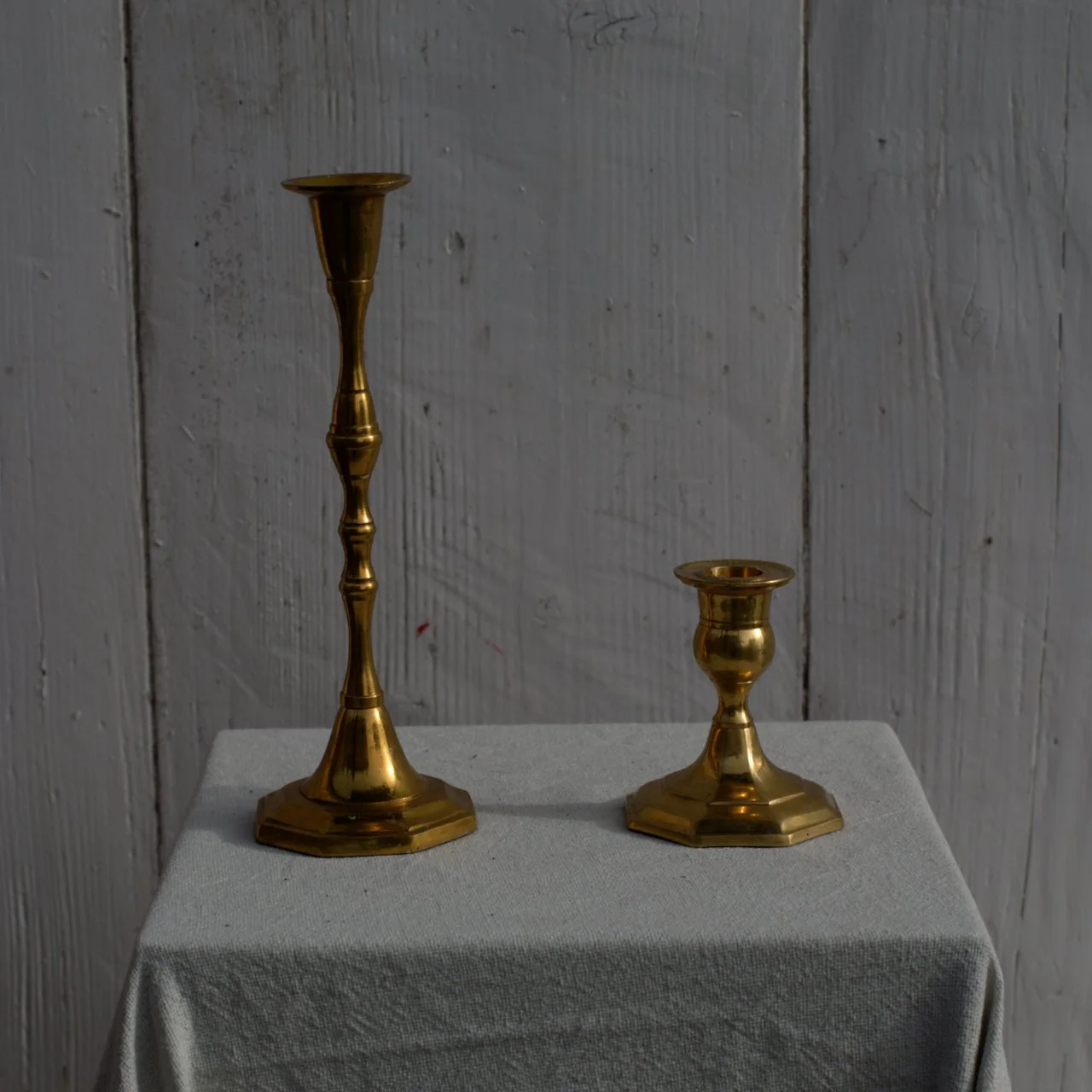 2e VIE : Bougeoirs dorés hexagonaux par lot