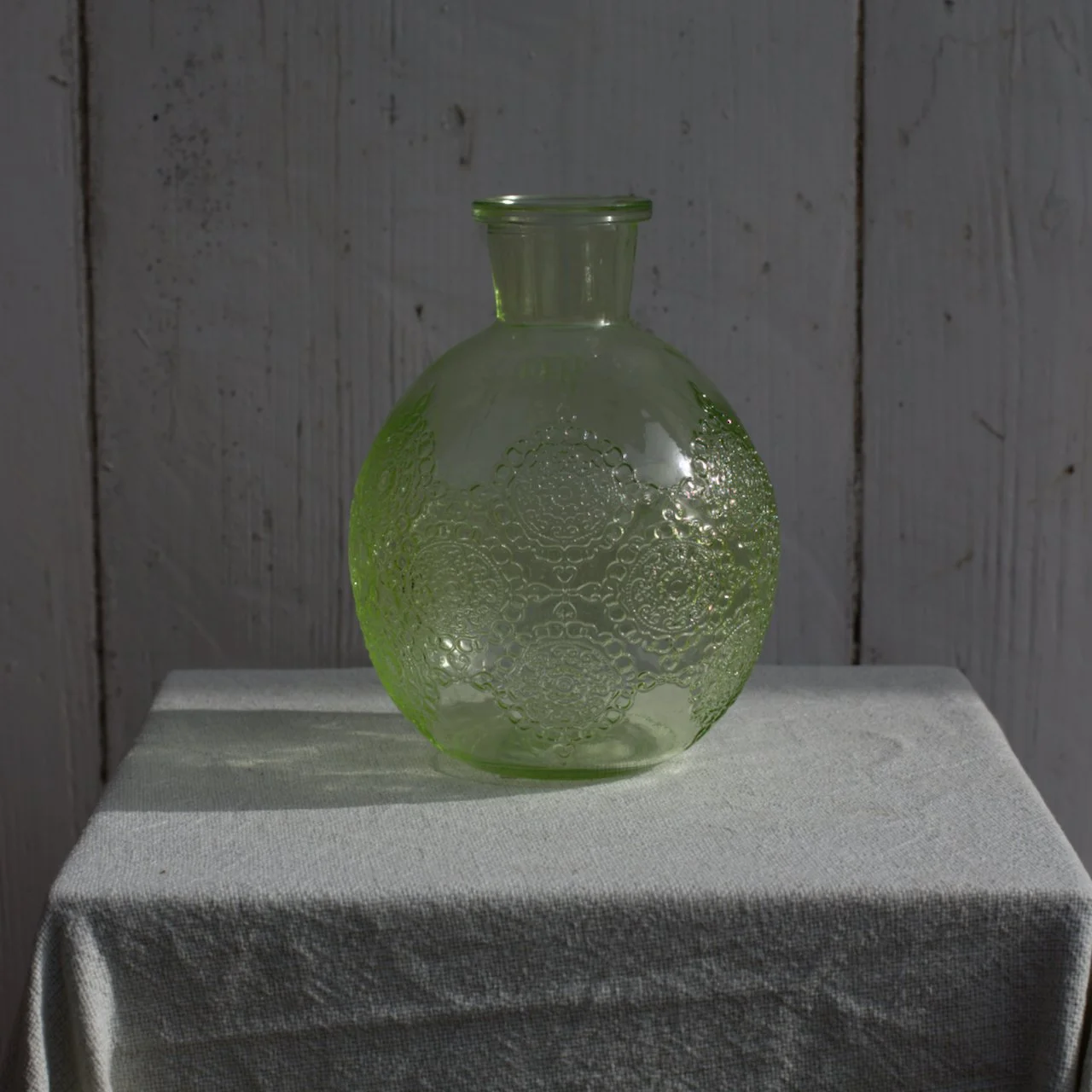 2e VIE : Vase boule verre vert décor par lot