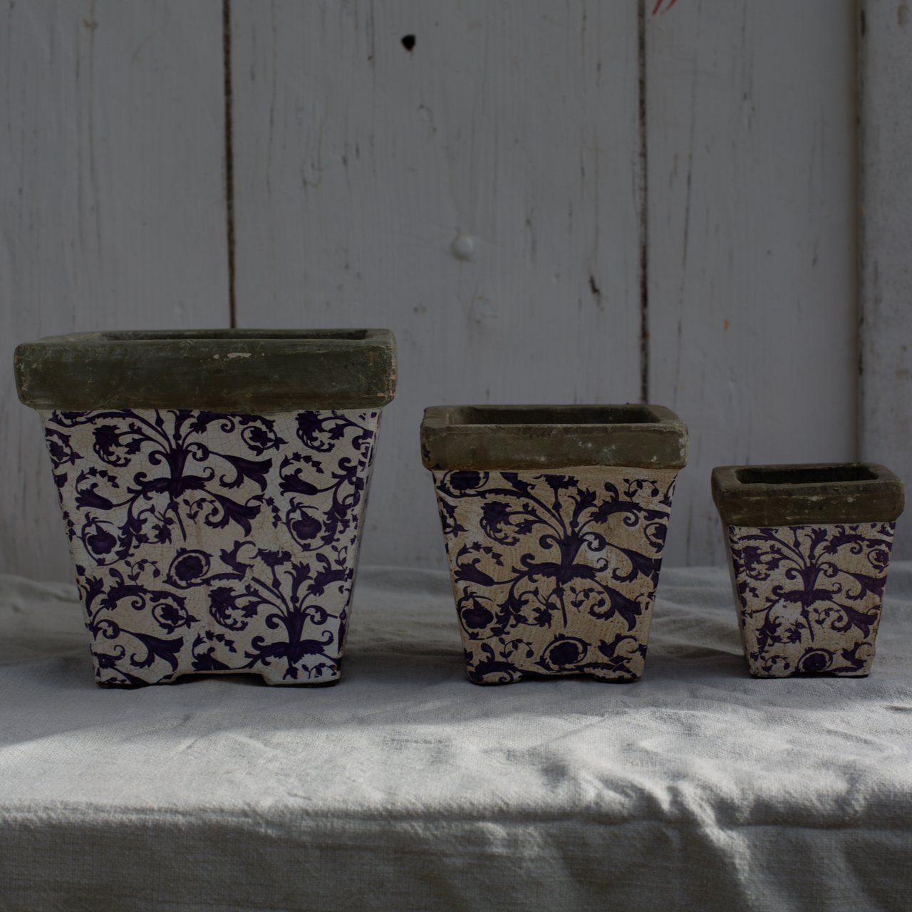 2e VIE : Pots carré en céramique (motifs violets) par lot