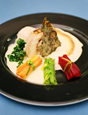 Morena pintada al vapor de berros con gratín de huevos moles, una de las nuevas creaciones de la cocina canaria con el berro como protagonista.Ver receta en esta misma web (Foto: Yuri Millares).