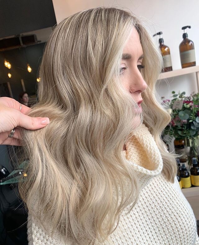 Smooth transitions face frame  and our signature rebuild treatment ... using @joicoireland  by lead artist @katrinakellyeducation #socialites #blondelife #weareartists