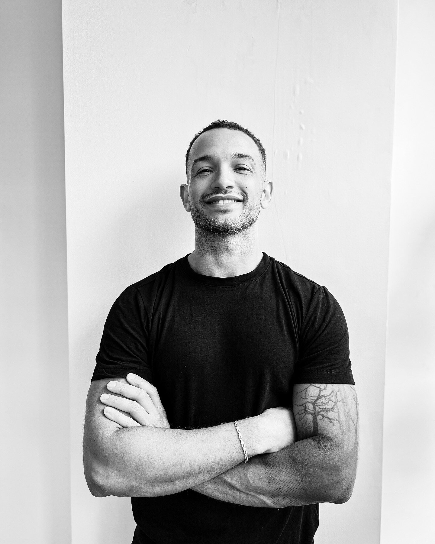 MEET THE TEAM 😎

Francesco  joined in 2017 at belli fuori after extensive experience in Italy salons, Barcelona,and Ibiza. is invaluable member of the salon and integral part of the team, his skill  is cuts a &lsquo;undone&rsquo;blow dries,but also 