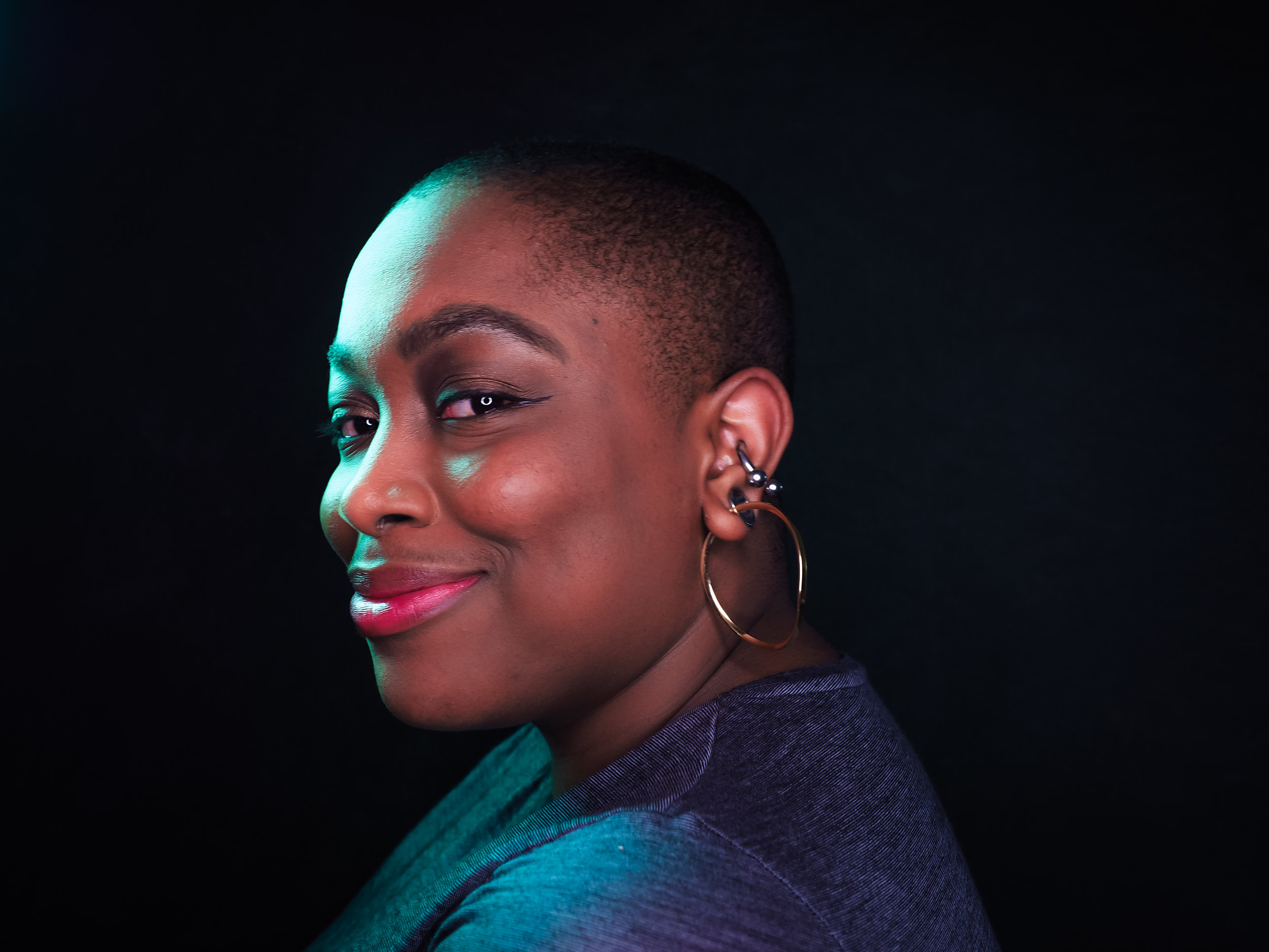 Sadé under the glow