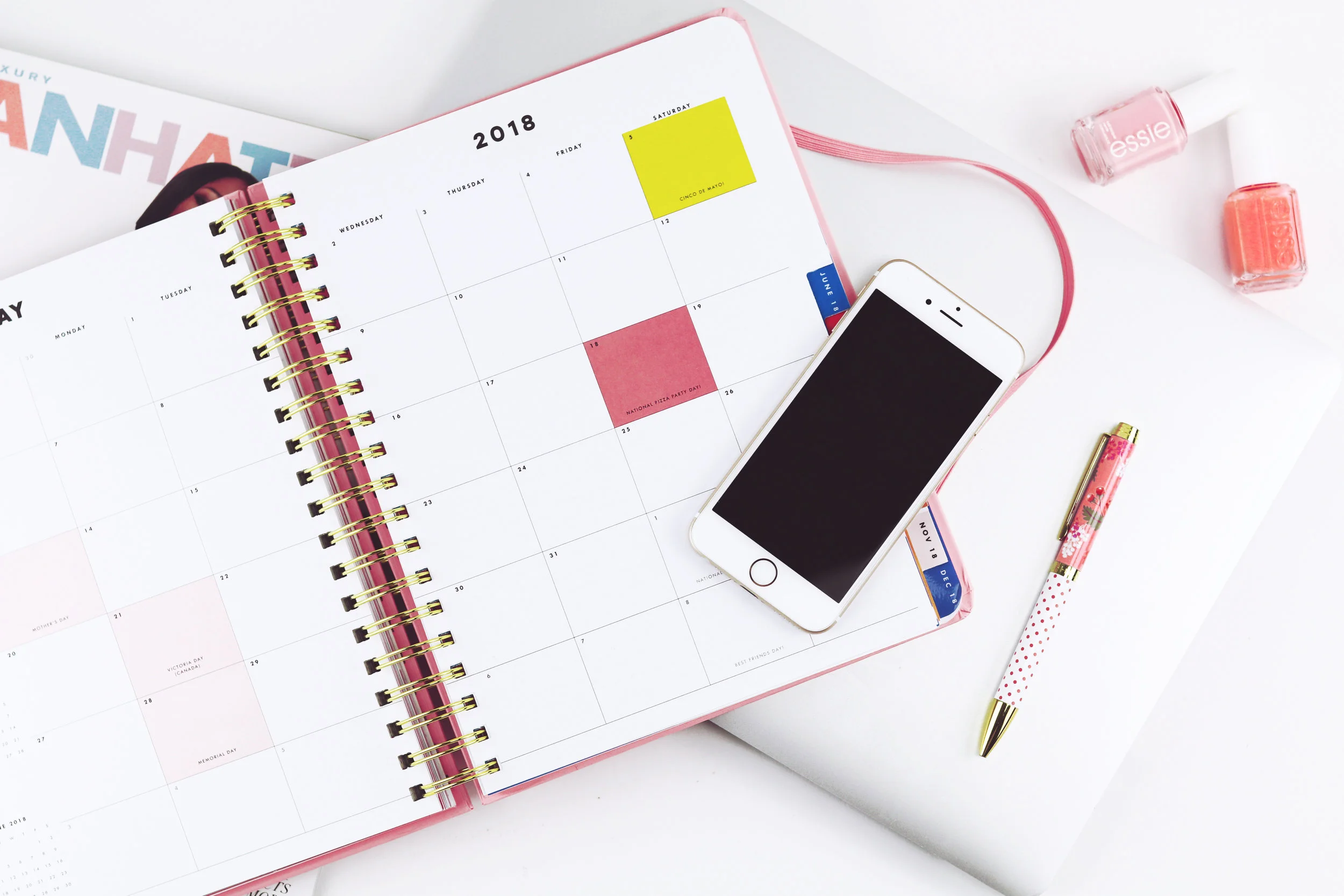 USE COLORS TO ORGANIZE YOUR CALENDAR