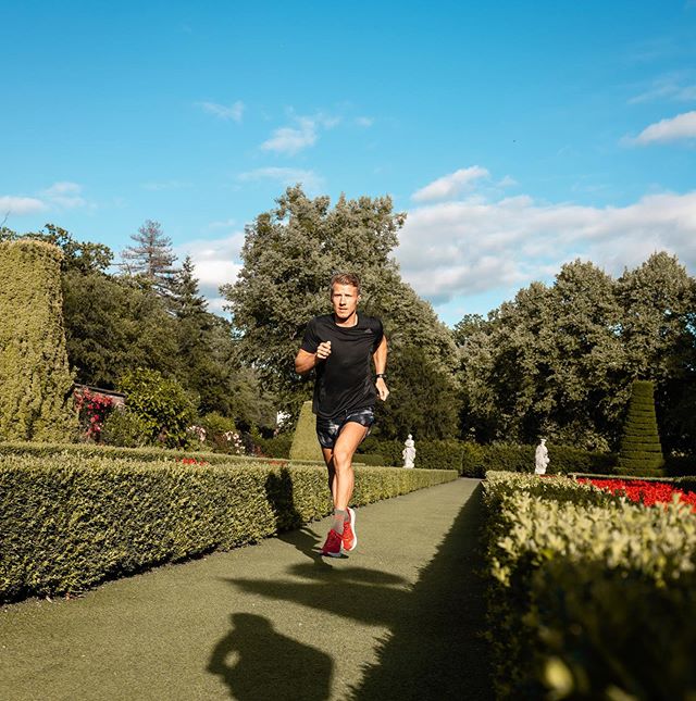 Taking on a bit of a de-load week. Not necessarily because I want to but because I have to. So feel free to remind me that im not meant to be smashing out miles or hitting any heavy interval sessions this week. A good run each day is all I want. Ther