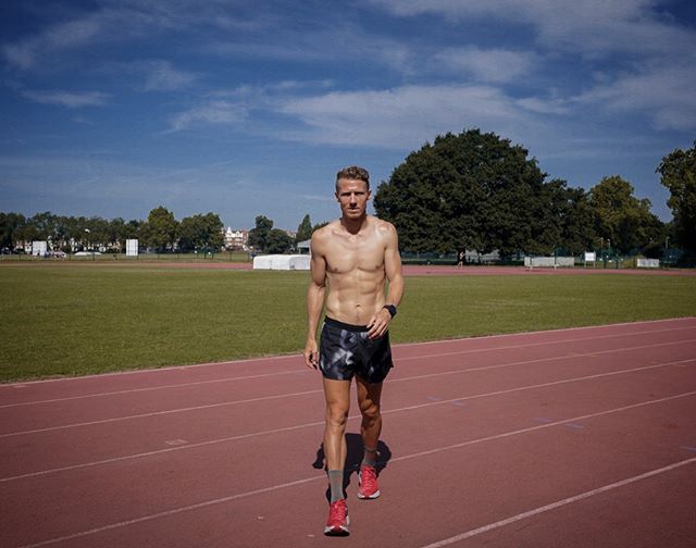 If you think it&rsquo;s hot now- just remember, @tomevansultra makes you close the windows when you&rsquo;re in the car and won&rsquo;t put the air con on. #marginalgains 
Personally I&rsquo;m loving all this sunshine. Hit me up if you want to run &b