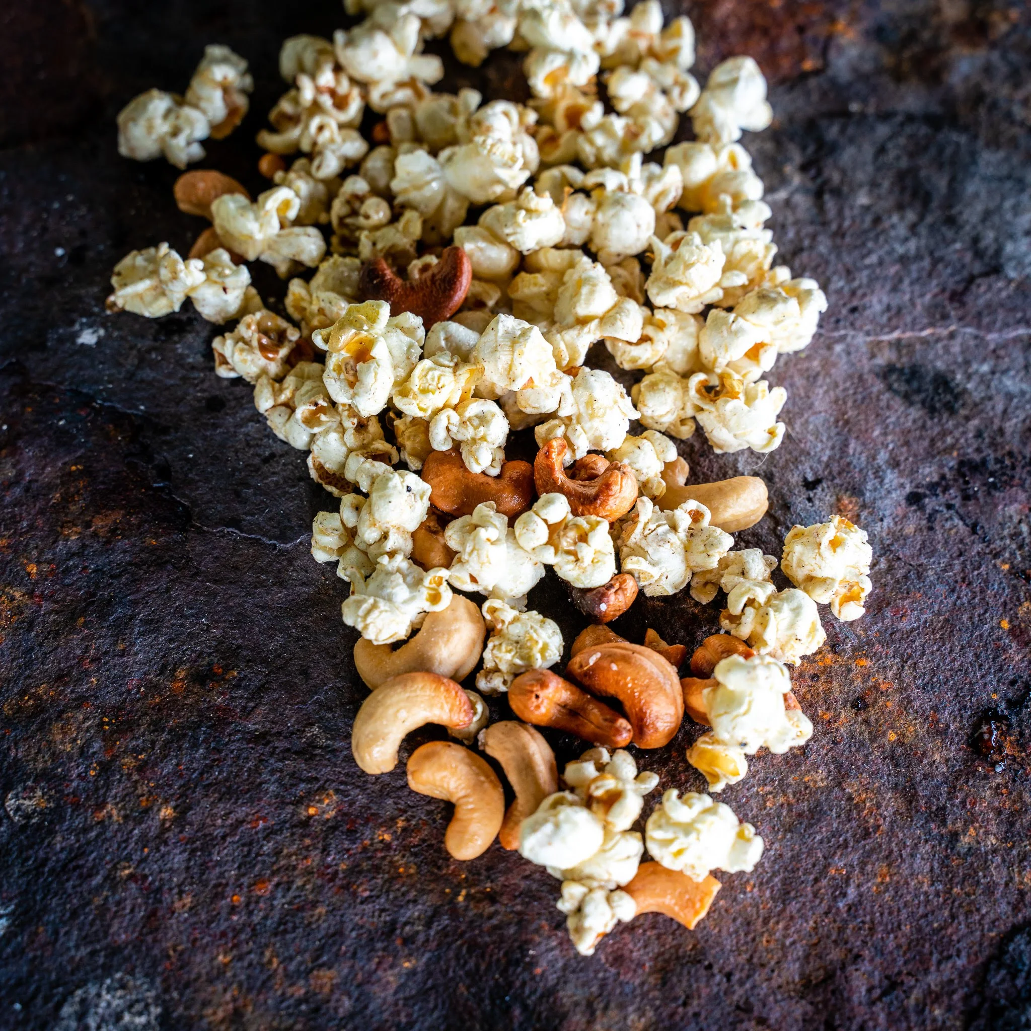 HONEY CASHEW KETTLE CORN