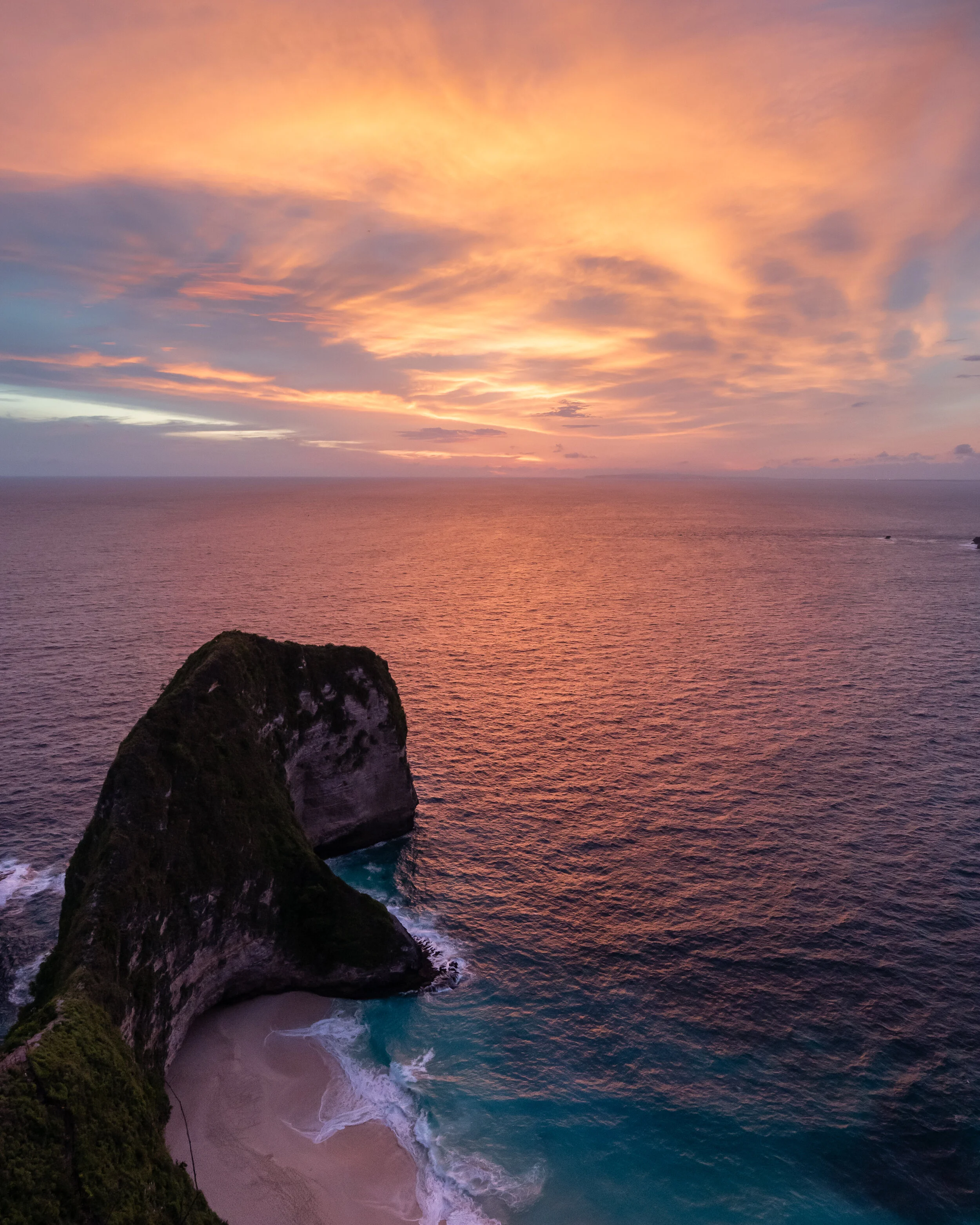 Kelingking beach at sunset
