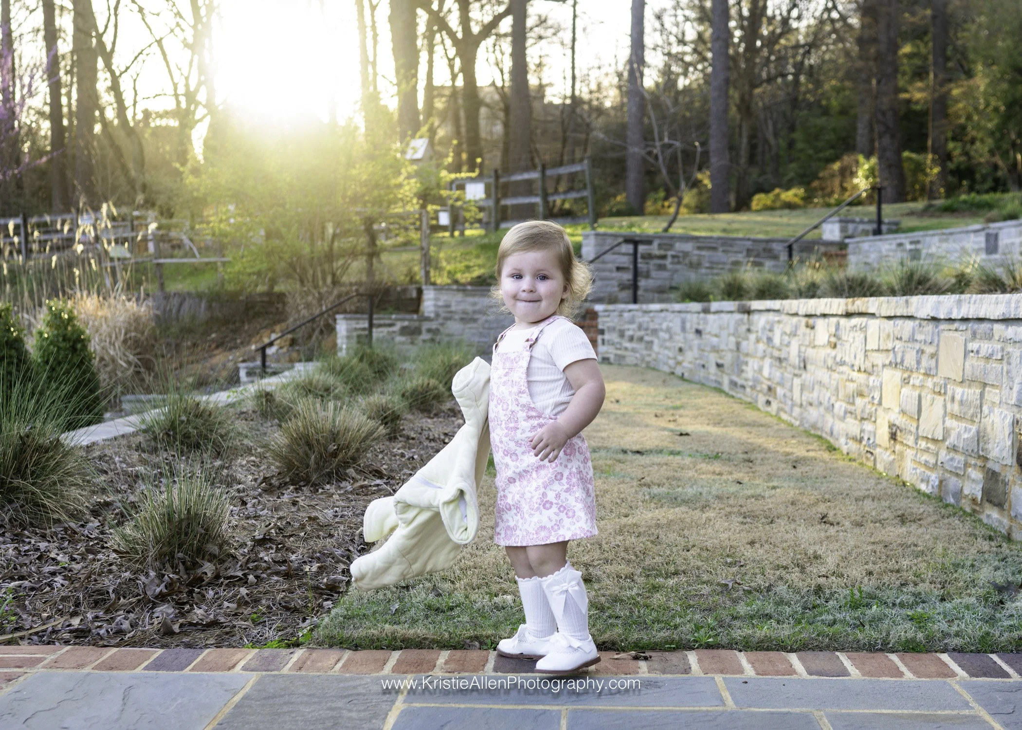 Why Taking a Snack Break During Family Photos Can Create the Best Moments | Birmingham AL Family Photographer