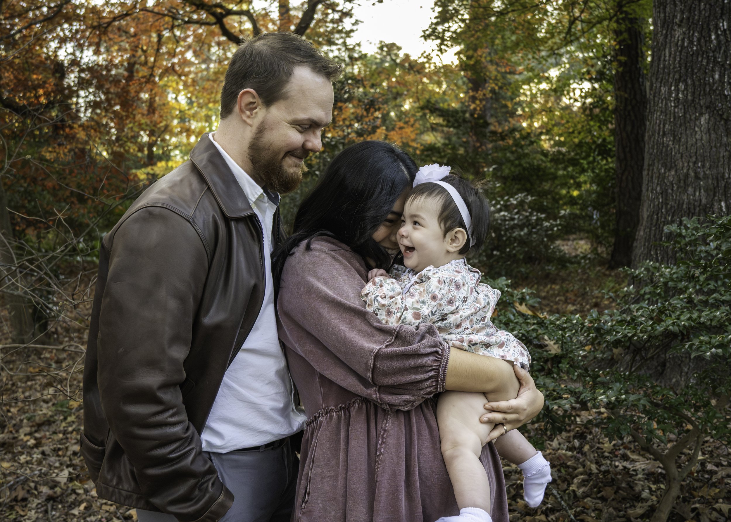 Birmingham family photographer capturing relaxed outdoor family photos in Birmingham AL