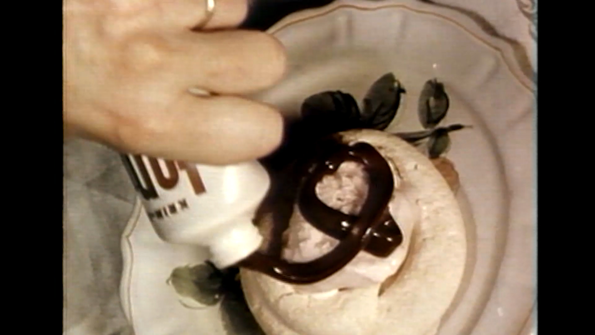 chocolate sauce.Still004.jpg