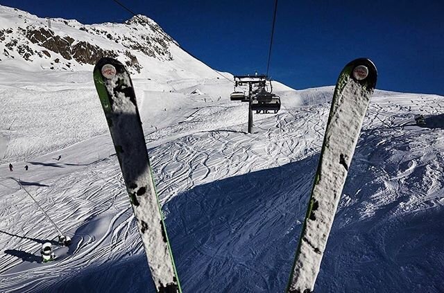 Who is already on the slopes? #wakeup #goodmorning #gutemorgen #chalet #bettmeralp #ferienwohnung #aletsch #aletscharena #schnee
