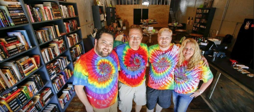 Love &amp; Books: Round Table Bookstore