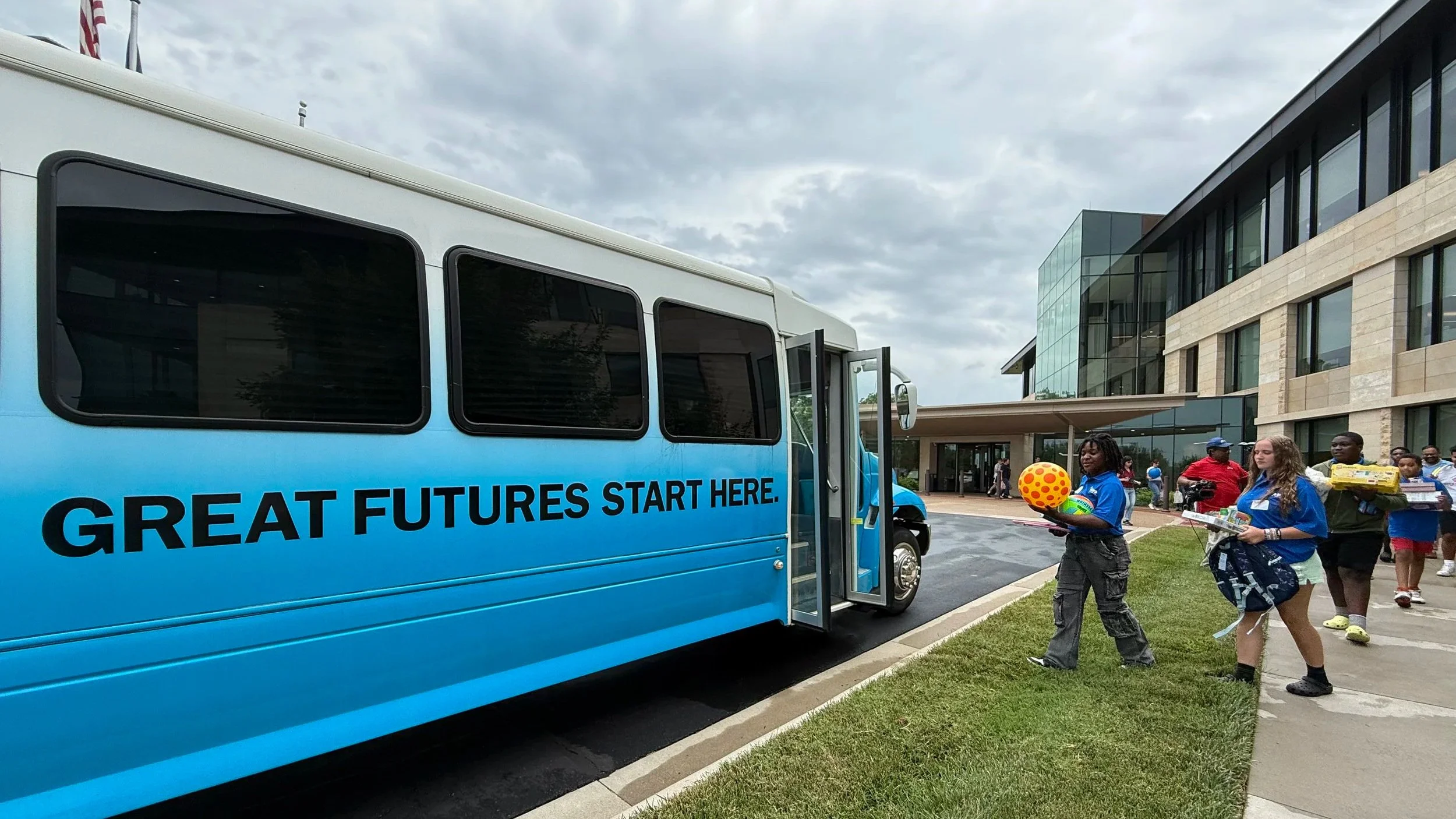 Boys &amp; Girls Clubs of Topeka Celebrates Success of 10th Anniversary Stuff The Bus Supply Drive, Marks Biggest Year Yet With Support From Local Companies