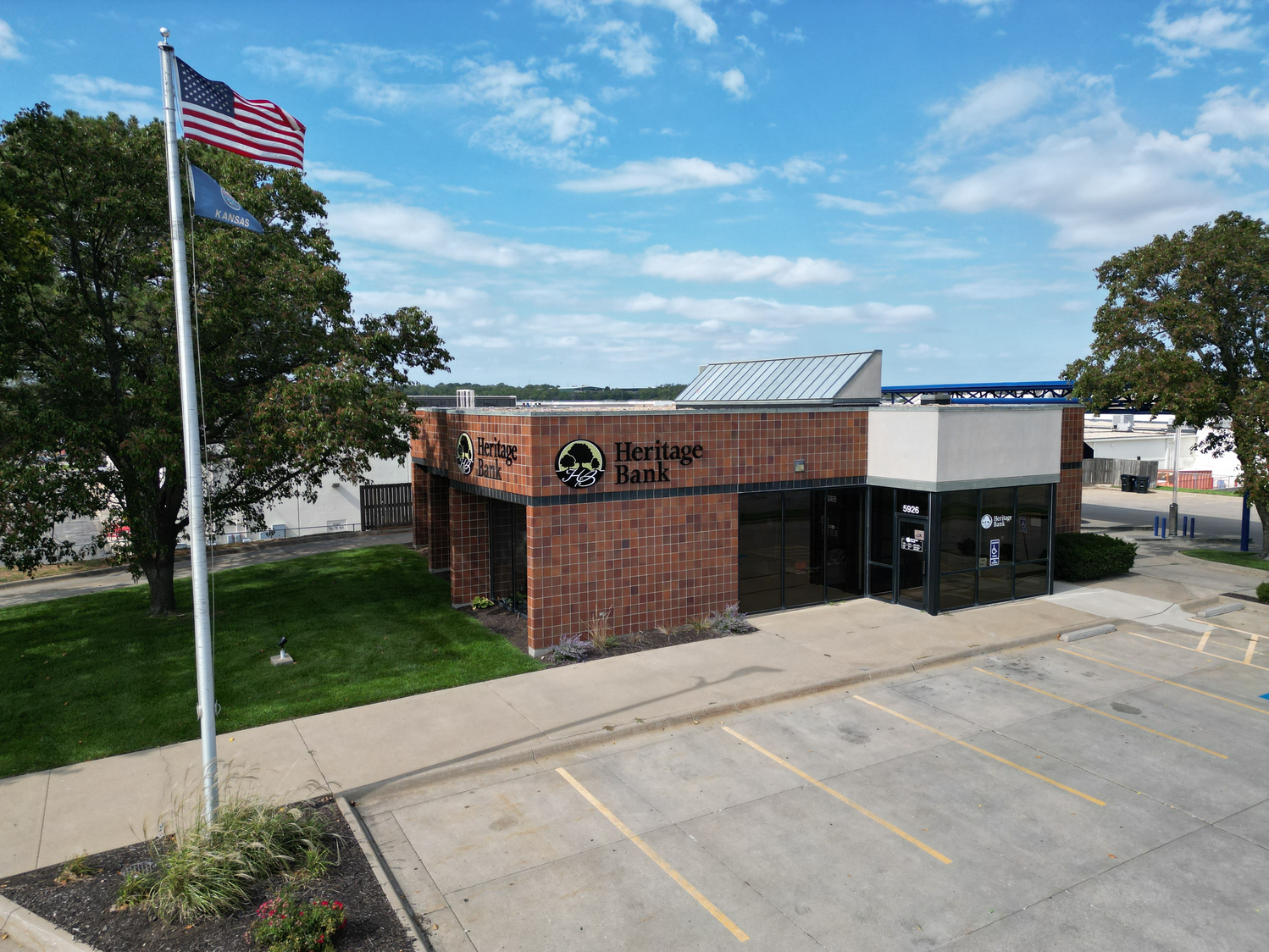 Heratige Bank 4.png