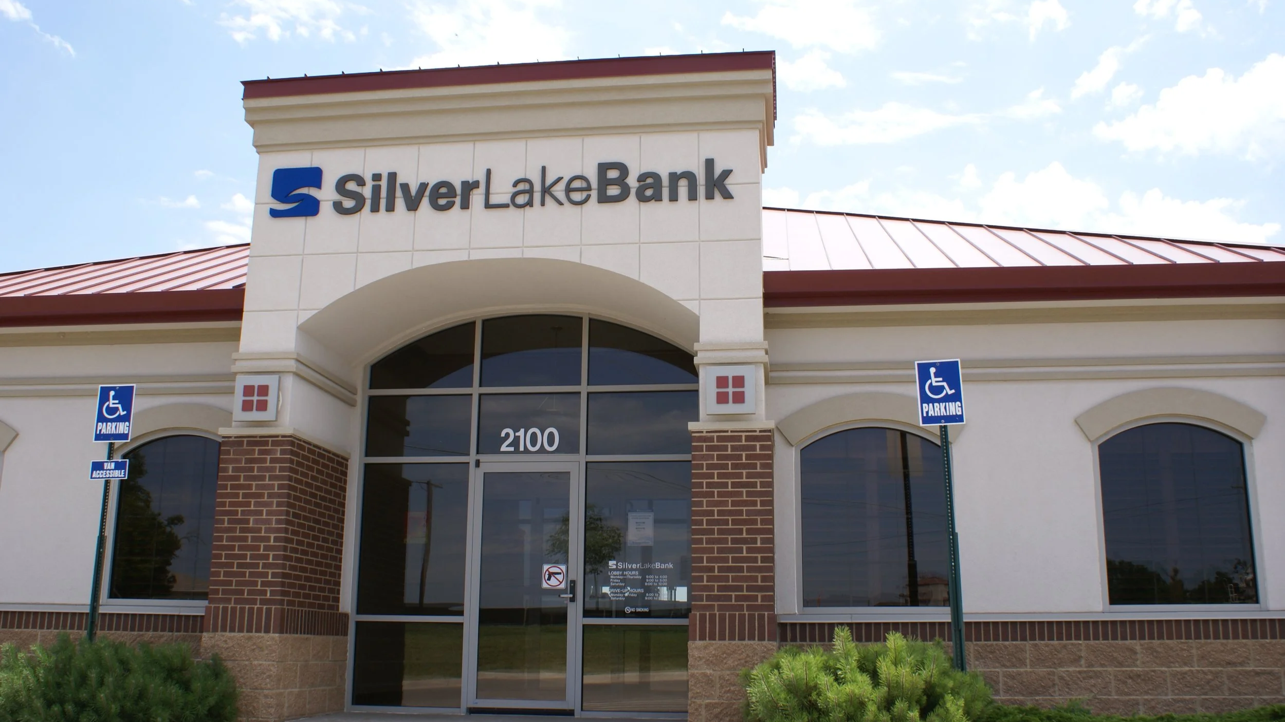 New Silver Lake Bank location in Lawrence &amp; 3/26 Ribbon cutting