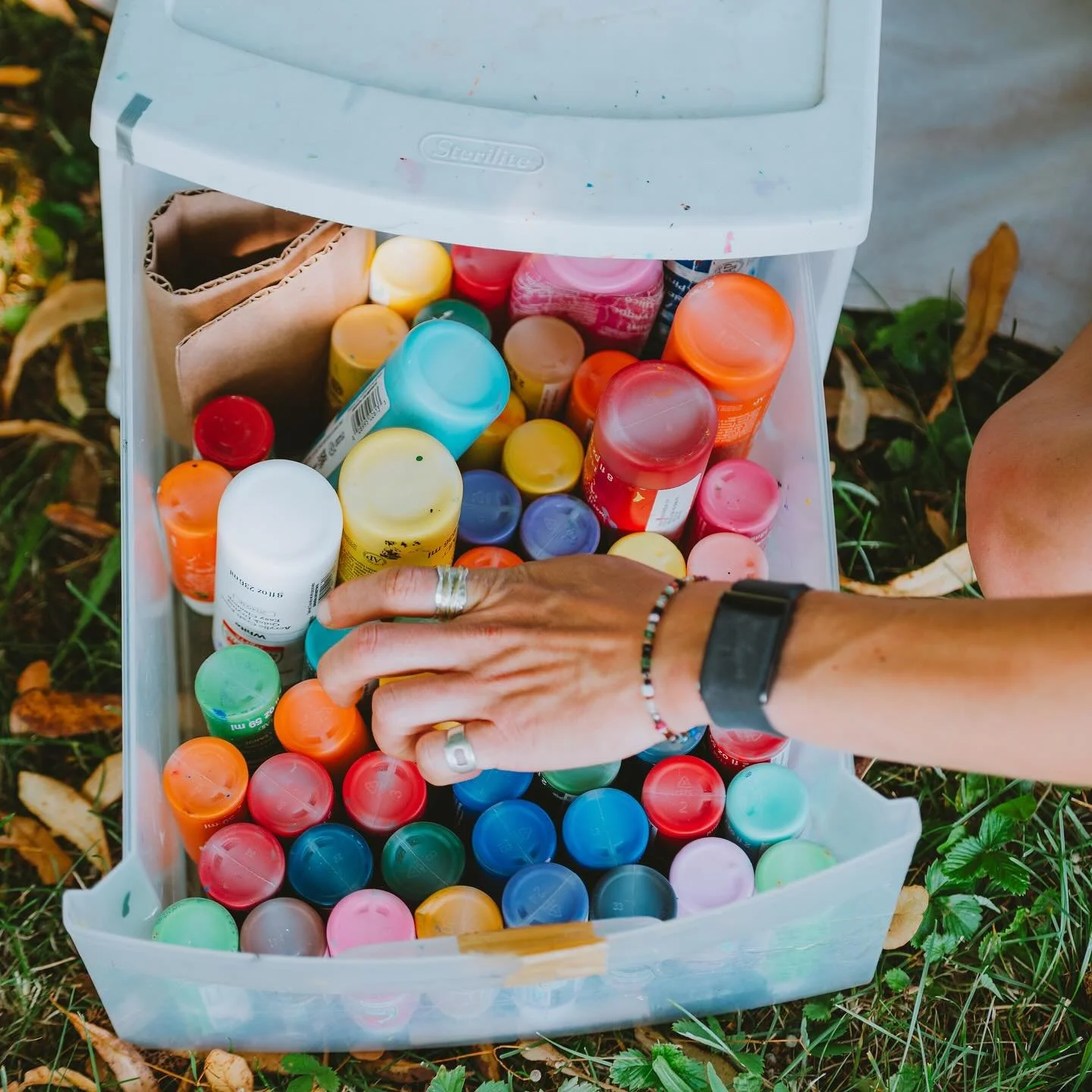 What is the &ldquo;Analog Bag&rdquo; trend, and how is it helping kids thrive without screens? 🧶 

In our latest blog post, our Camp Director writes that it&rsquo;s not about rejecting technology, but about inviting something different and noticing 