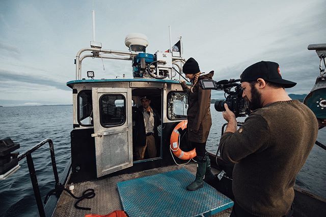 That day when we spent 9 hours on a boat shooting the Ocean Guardian Watchmen of Bella Bella for @thenarwhalca 📽🤟🏼 .
.
. .
.
#getoutthere #imagesofcanada #explorebc #beautifulbc #documentary #pnw #canoneosr #pnwonderland #mountains #itswhatido #tr