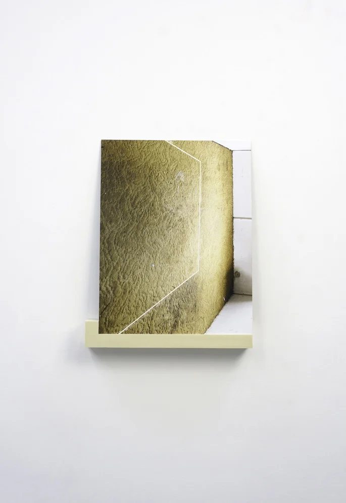 Geometria Concretus (12-09), pigment print mounted on aluminum, gouache, cast polyurethane, hardware, 2012, panel: 22 x17”, shelf: 3 x 18.5 x 3”