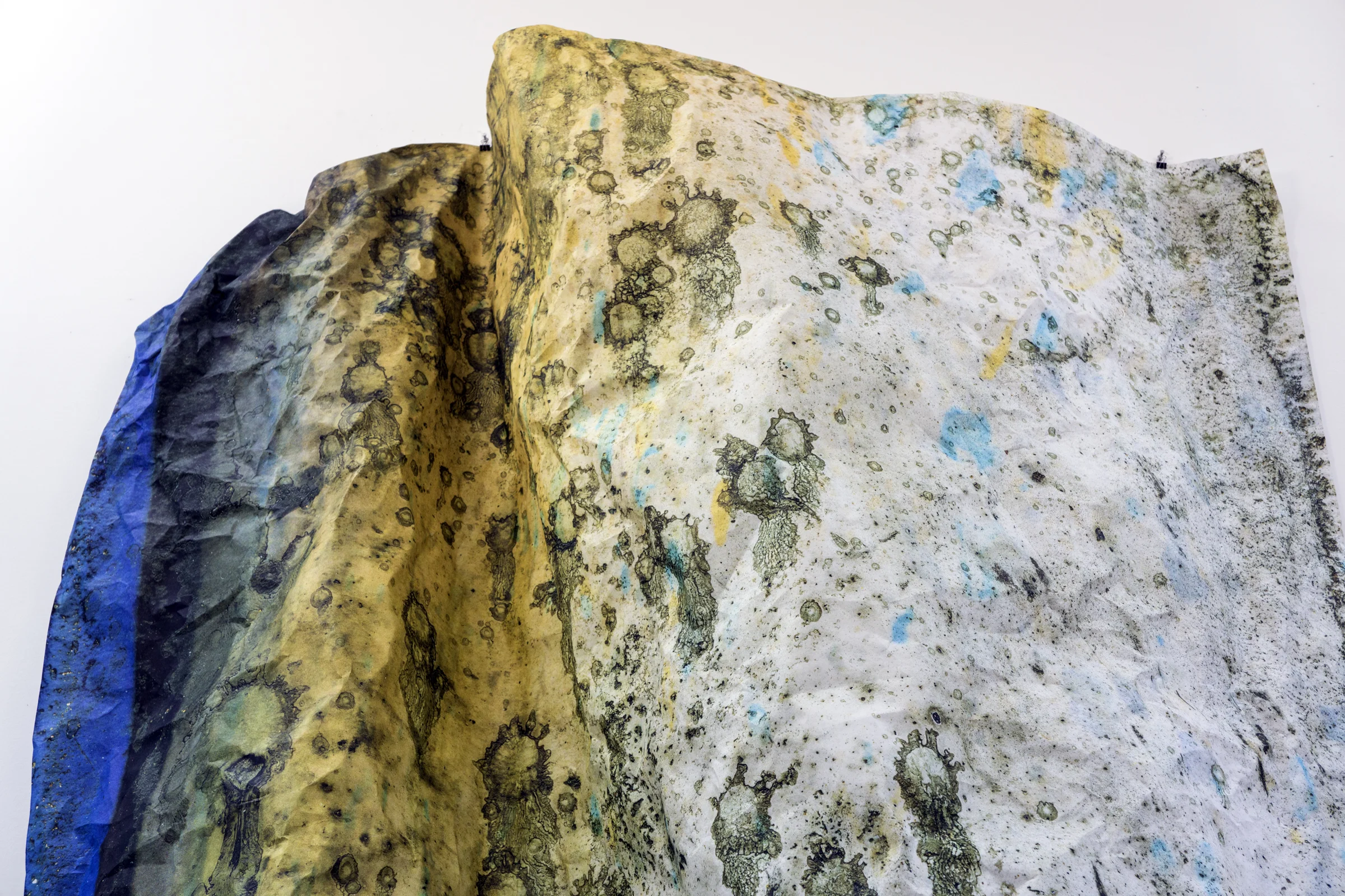 Delapsus (Vinyl Floor w/Blue Wall), 124 x 60 x 60in, pigment ink on paper, cement, iron powder, 2017 DETAIL