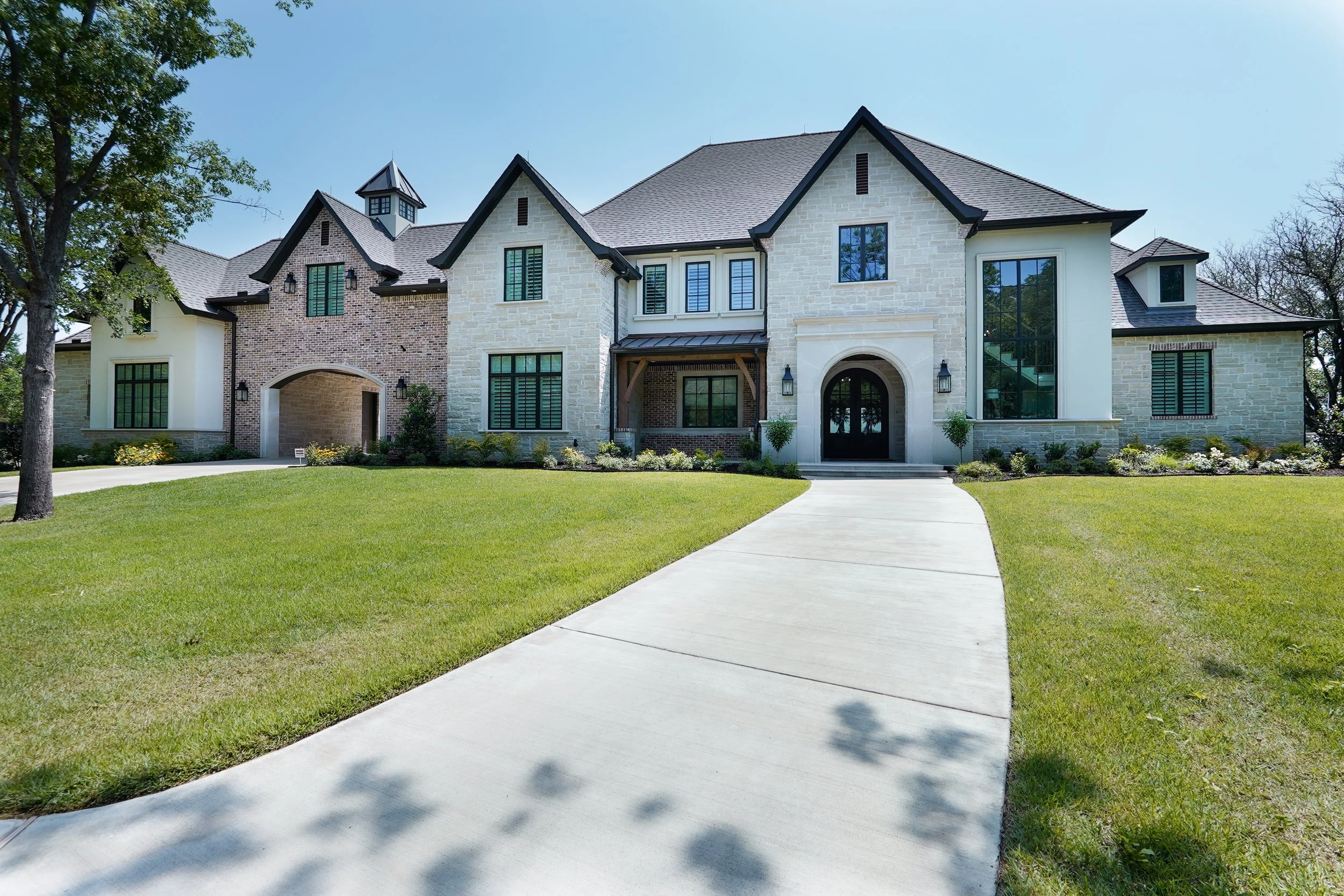Exterior - Front Right View (2).jpg