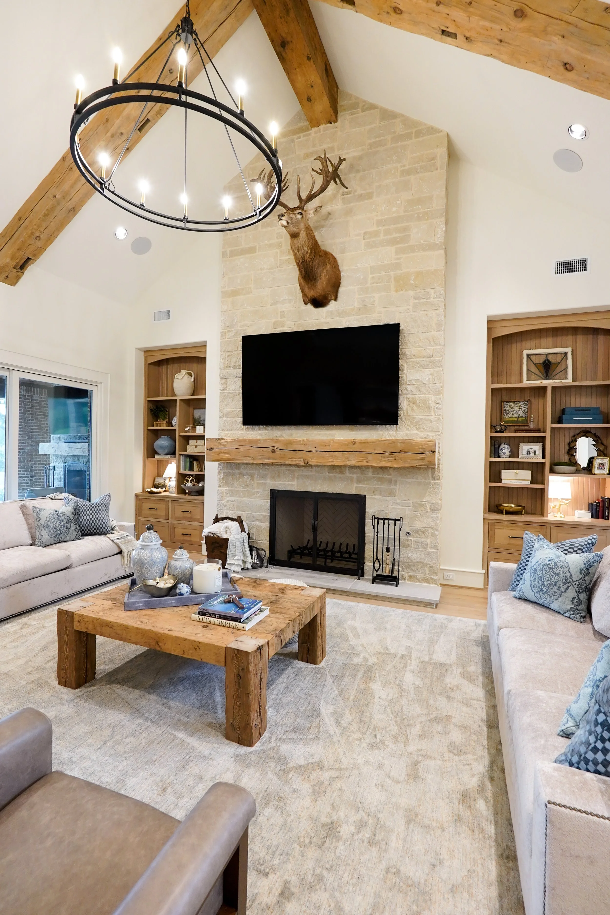 Living Room (3).jpg