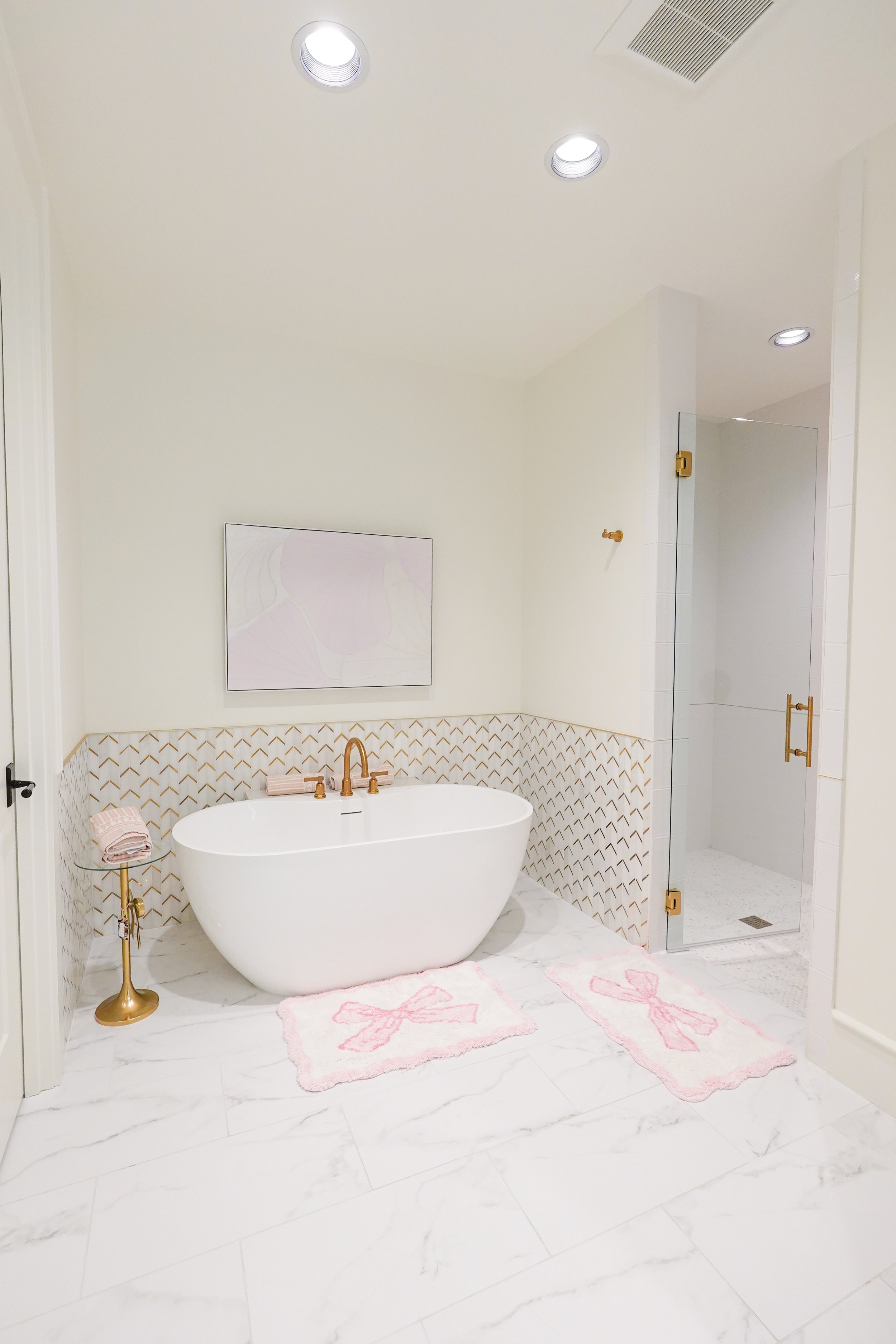 Bedroom 2 - Bathtub.jpg