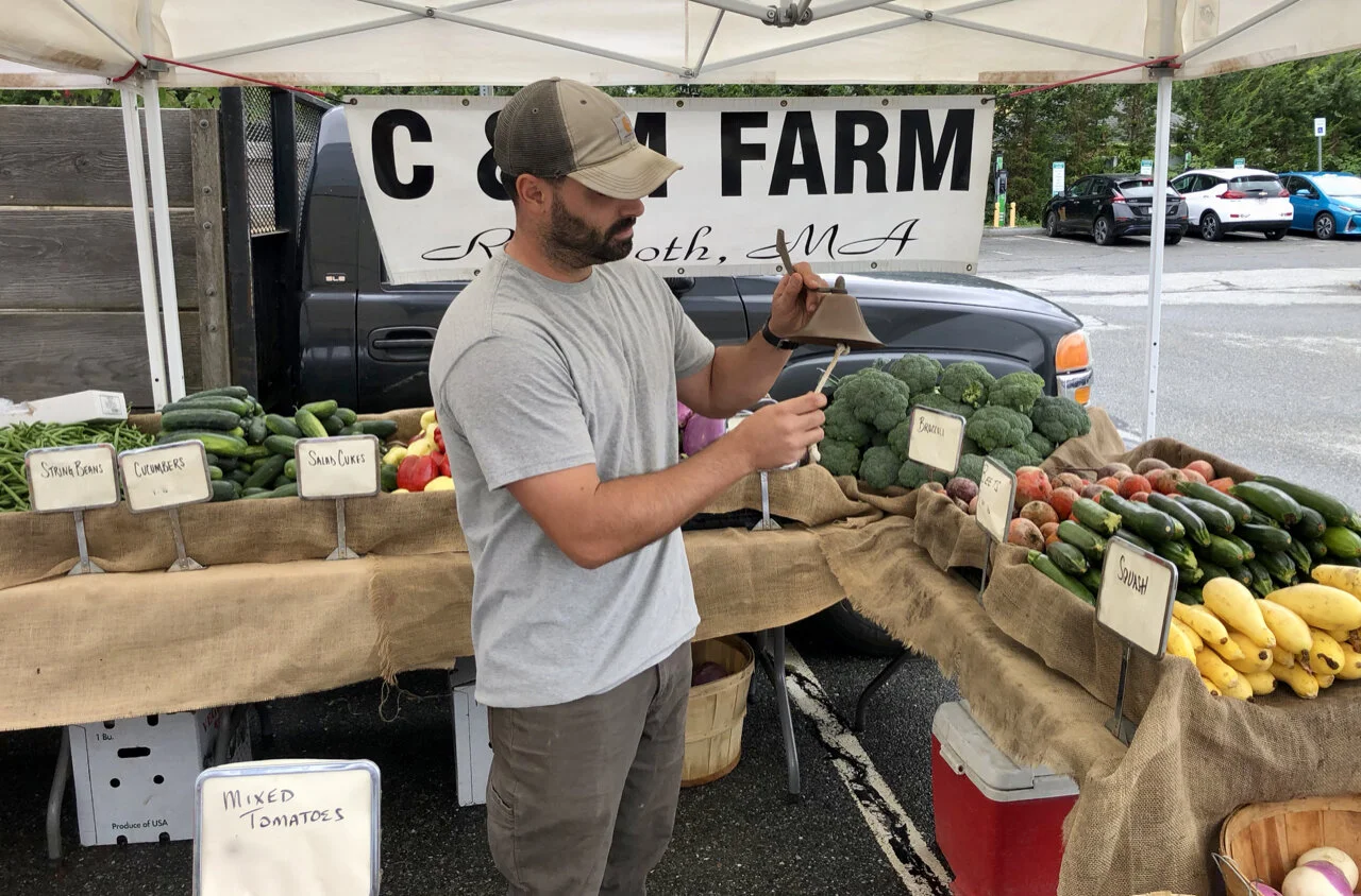Cody ringing the bell - 2019-09-12.jpg
