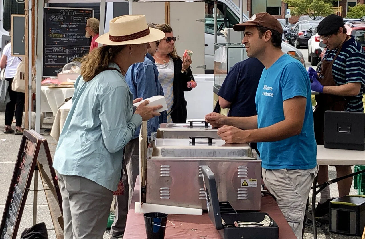 Scene - Del Sur w customer.jpg