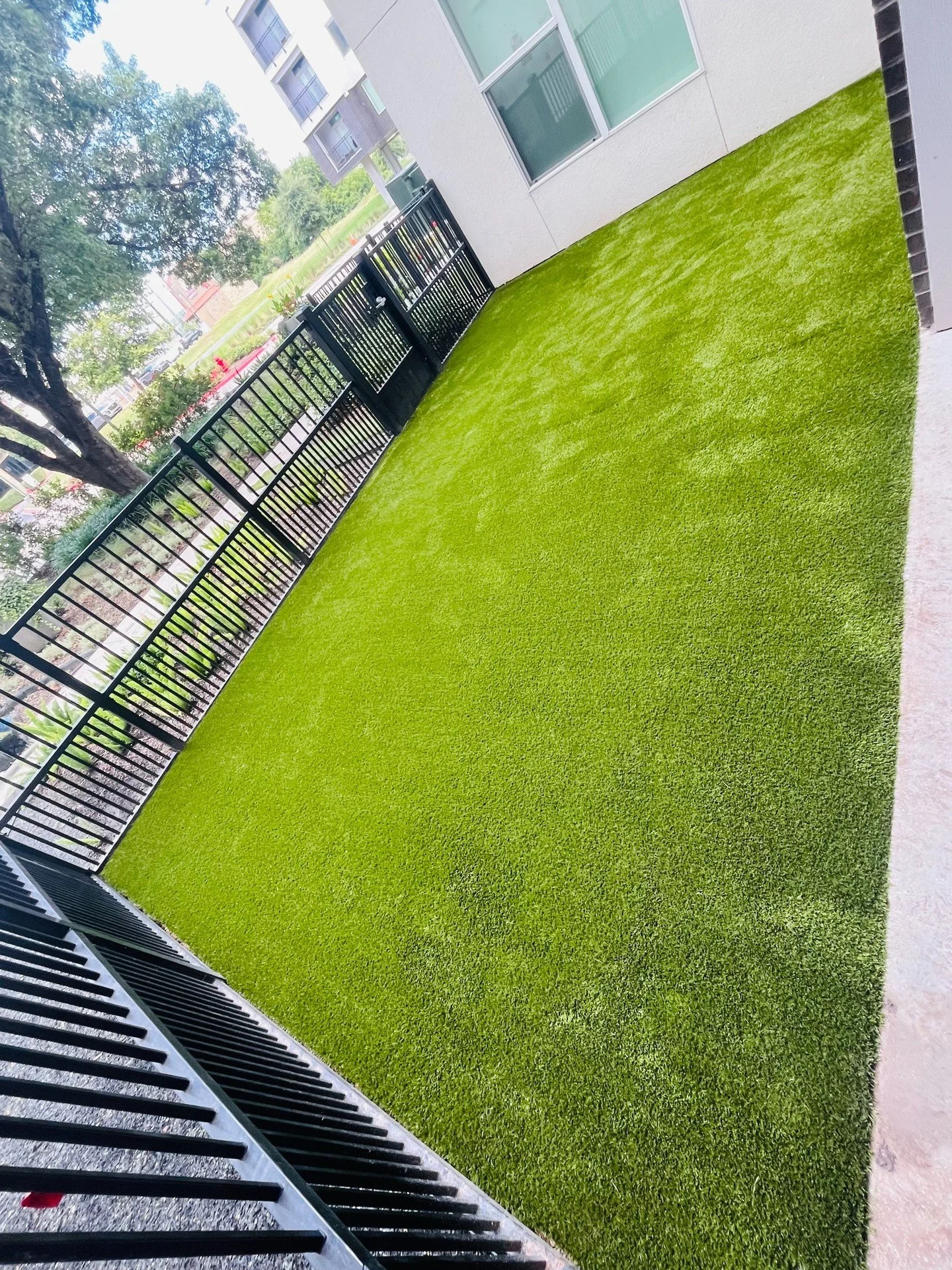 ✨ Small Space, Big Upgrade! ✨
This little patio went from meh to marvelous with ForeverLawn turf. 🌿 Even the smallest spaces deserve a major glow-up &mdash; and now, it&rsquo;s a year-round, mud-free, low-maintenance oasis.

📏 Size doesn&rsquo;t ma