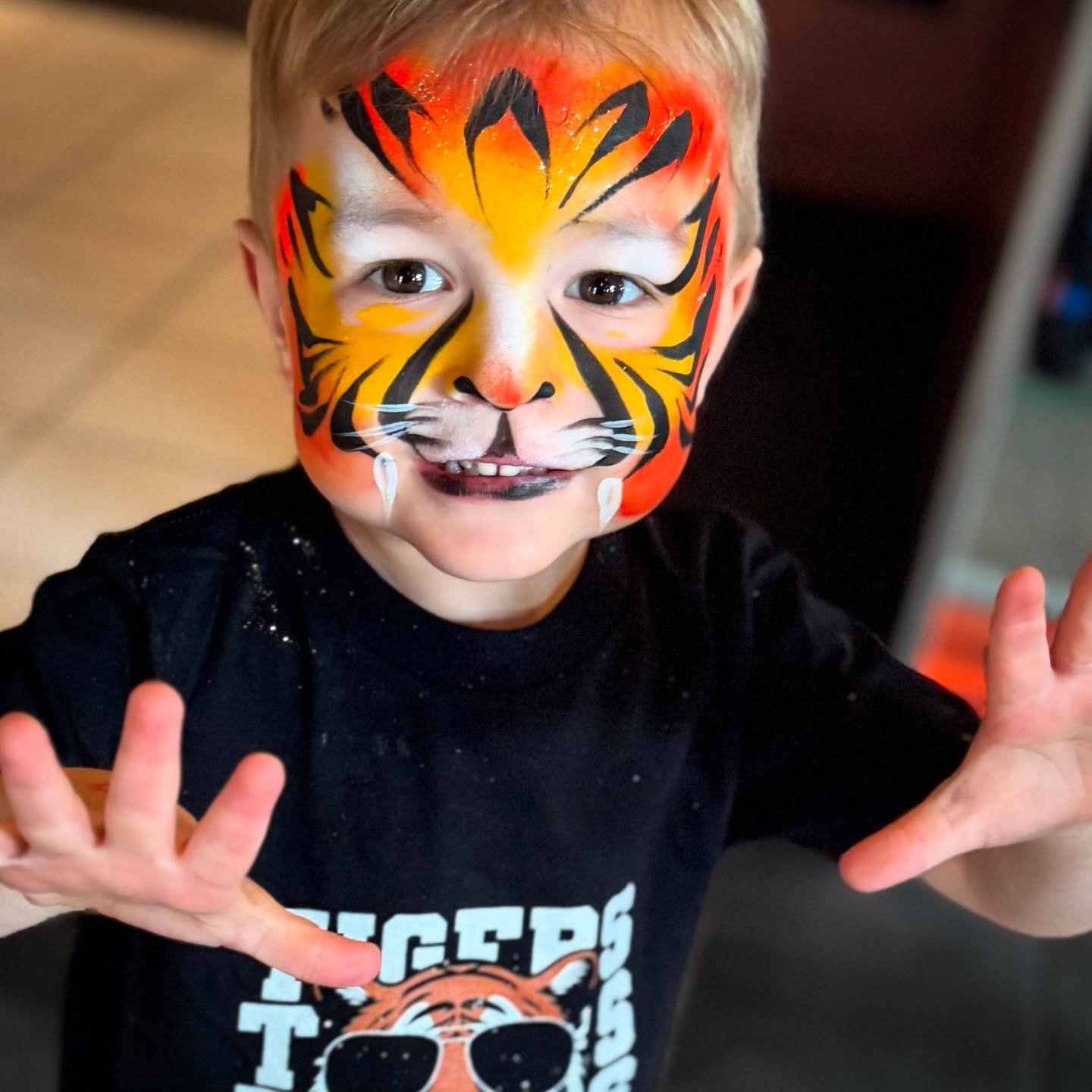 Tigers say *rawr* !🐯

Upcoming dates @hockeytowncafe 

Sun 10 AM-1 PM Tigers (Father&rsquo;s Day!)
Sat 7.28 4-7 PM Tigers + WWE
Sun 6.29 11AM-2 PM Tigers
Sun 7.13 11AM-2 PM Tigers