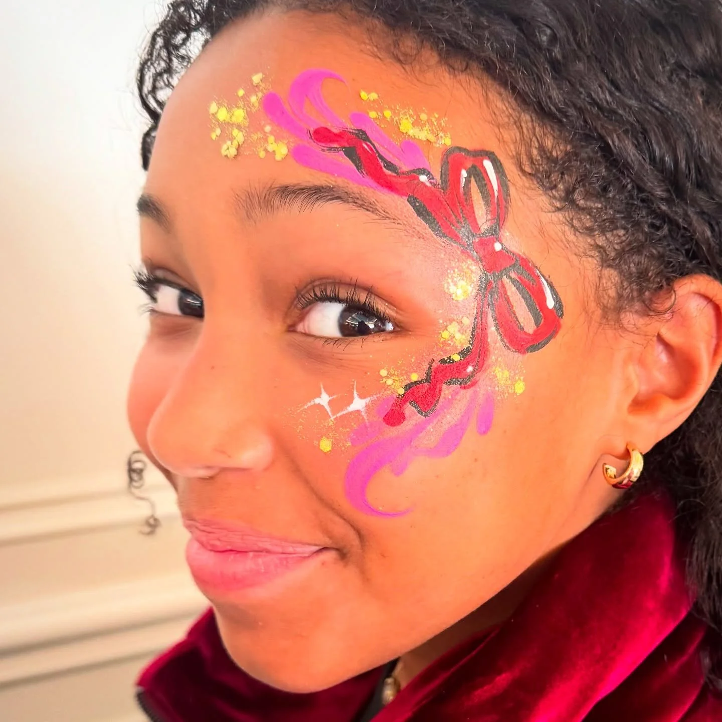 This look is everything ❄️✨

#christmasfacepaint #bows #bowfacepaint #onthejobfacepaint