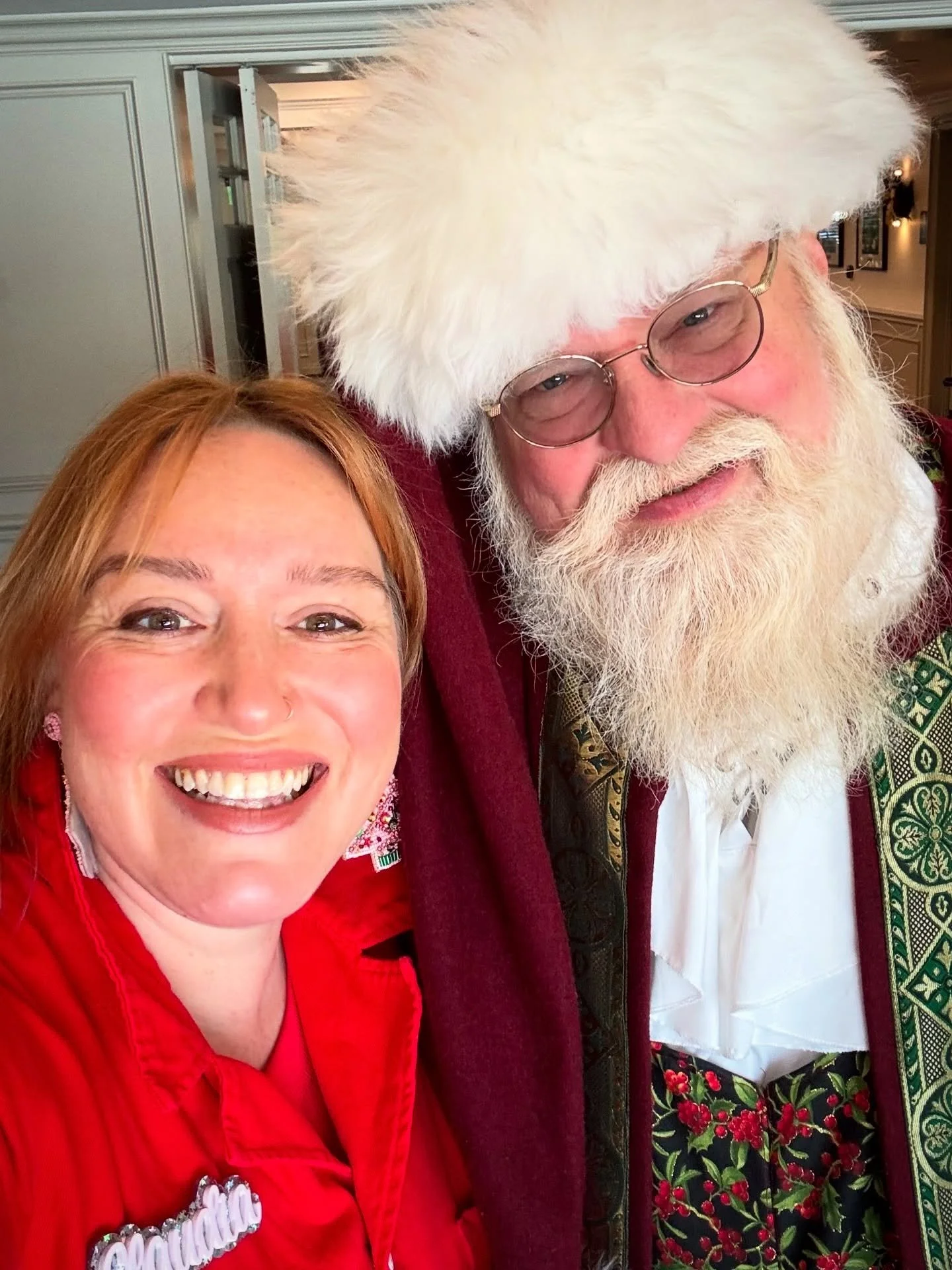 Santa! I know him! 🎄

❄️#selfiewithsanta