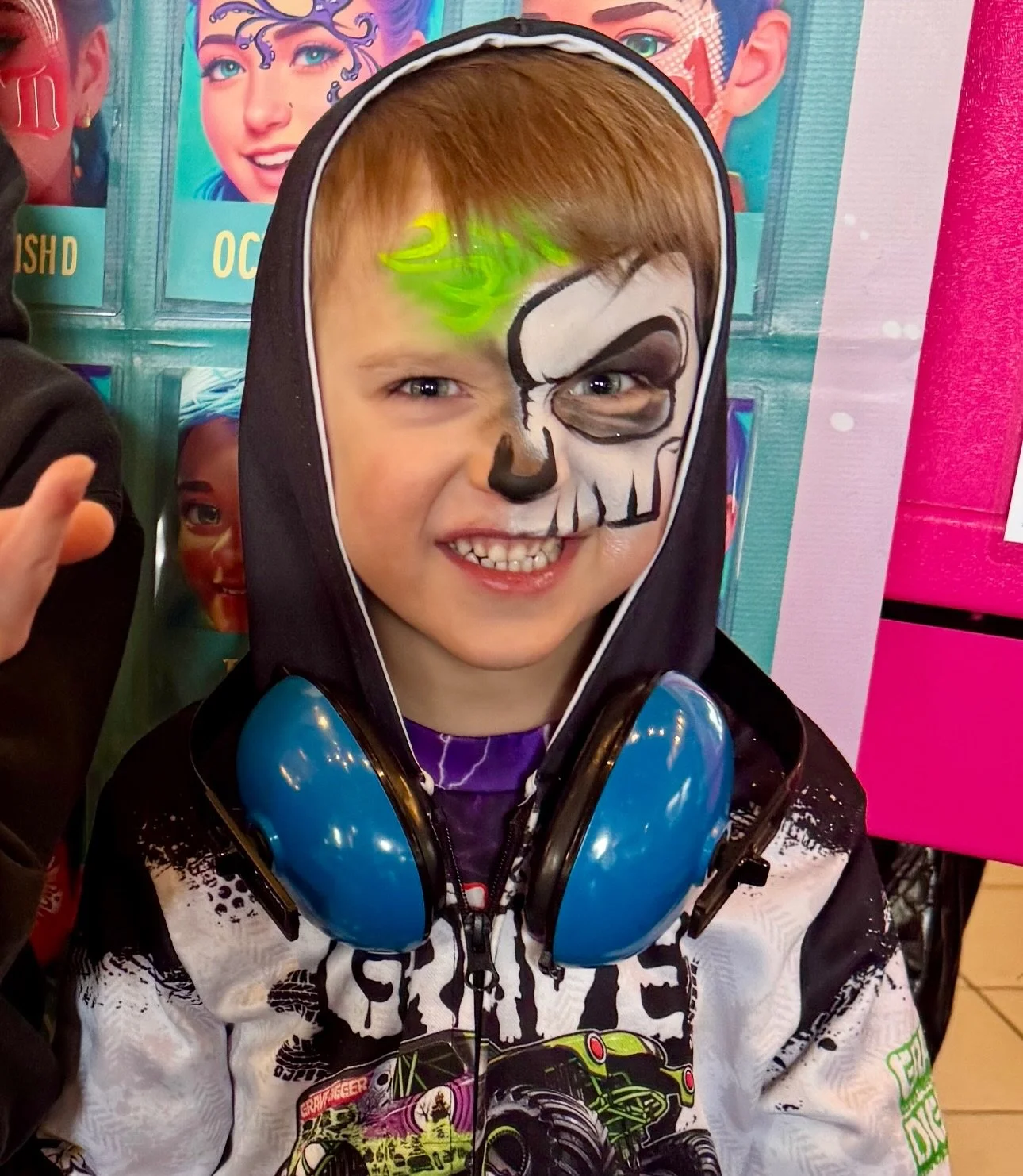 Kids today were cracking me up! So many fun characters for @monsterjam at Ford Field! I hope they all got on the big screen! 🛻🔥

I&rsquo;ll be back at Hockeytown tomorrow (Sun) 12-3pm for free face paint before tomorrow&rsquo;s show.