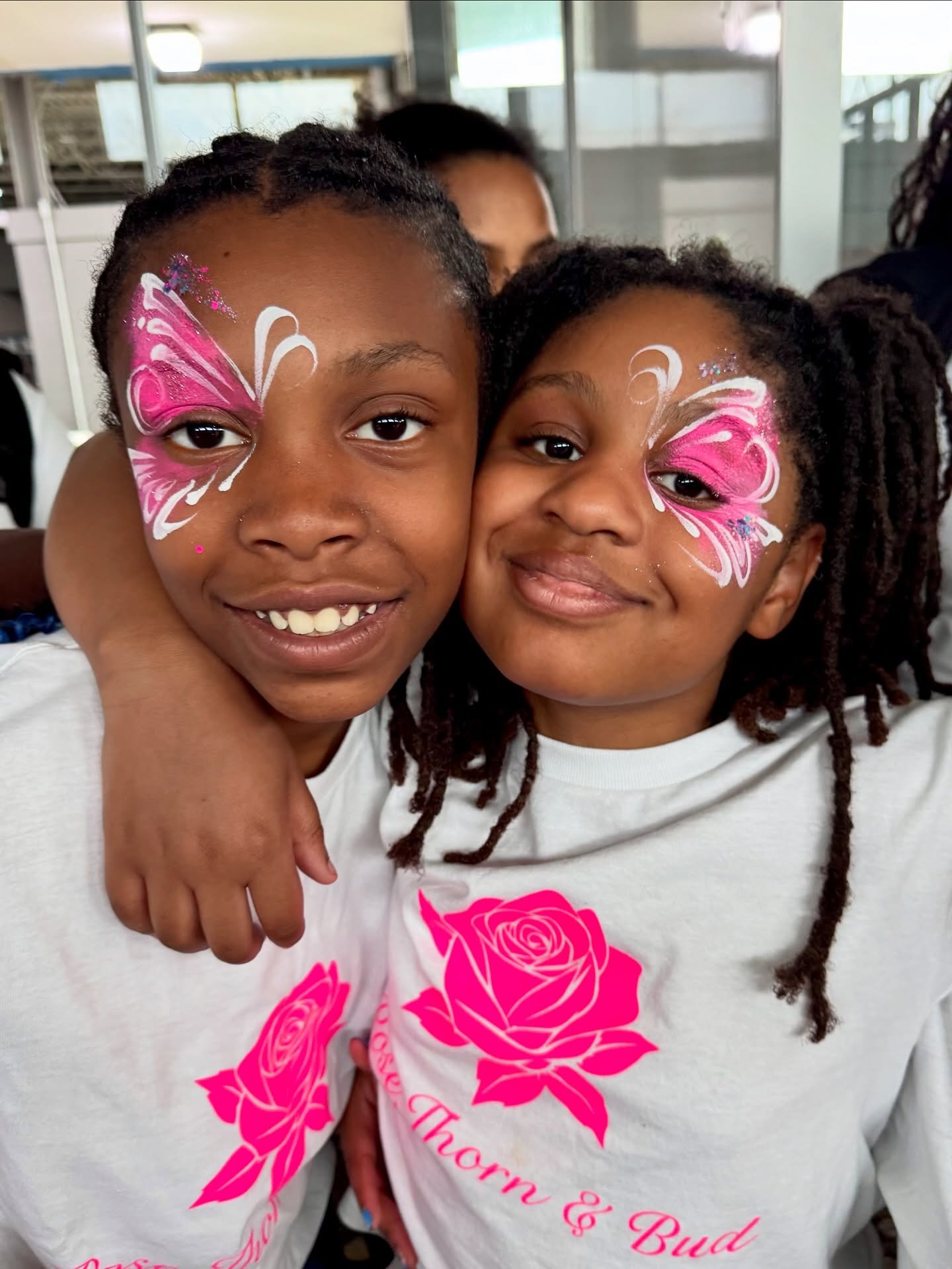Thank you Alisa of Rose Thorn &amp; Bud at @sayplaydetroit @saydetroit for letting me come paint the girls yesterday! Great things are happening over there, and I&rsquo;m grateful to have been let in the fold for a day. 🫶✨🌹💕
