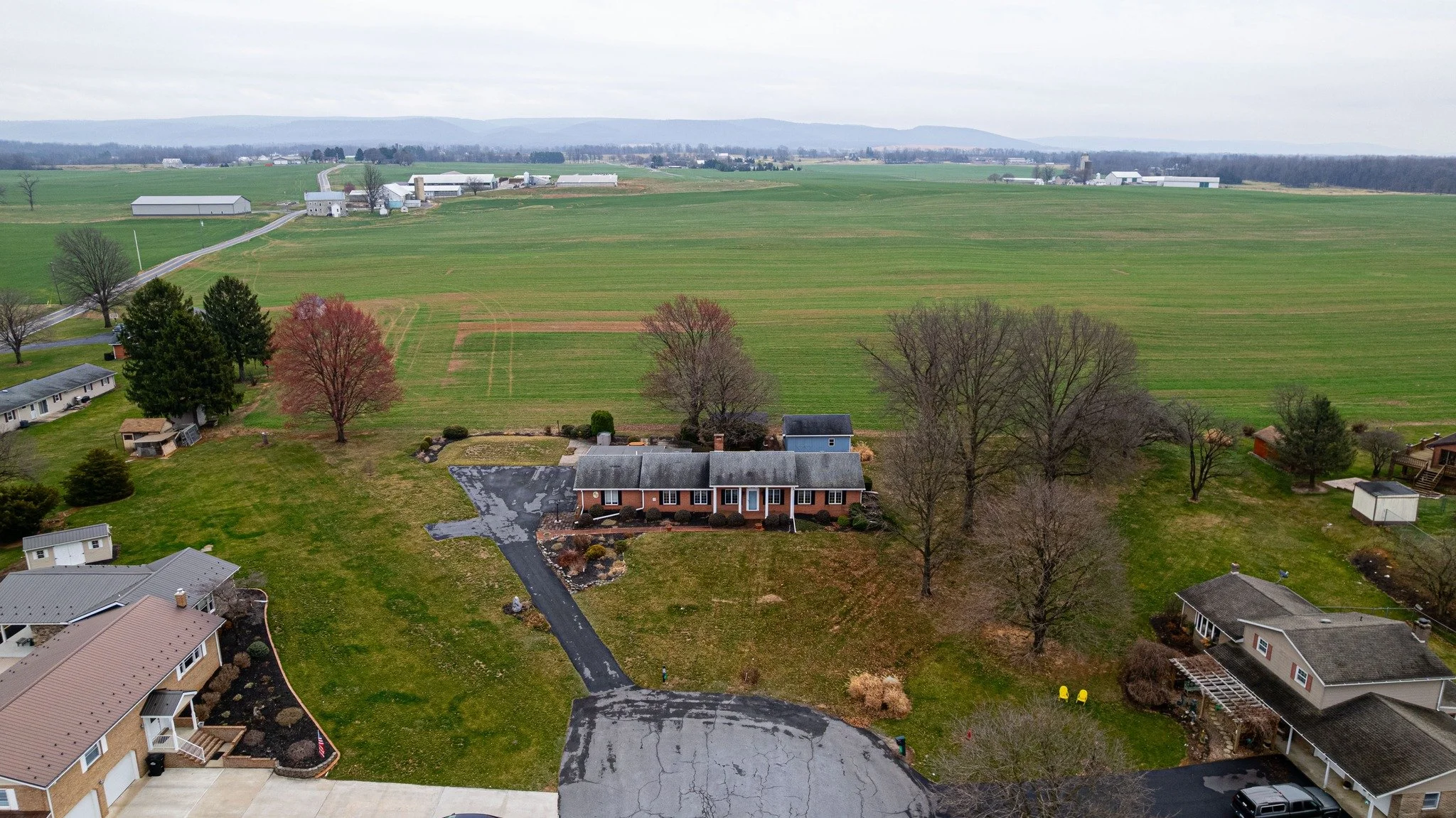 Check out this property hitting the market soon in the Shippensburg, PA area!
For more details contact Nickole Lee Stull- REMAX Elite Services 

🖥📱 https://sites.i3dtours.com/40lippizandr