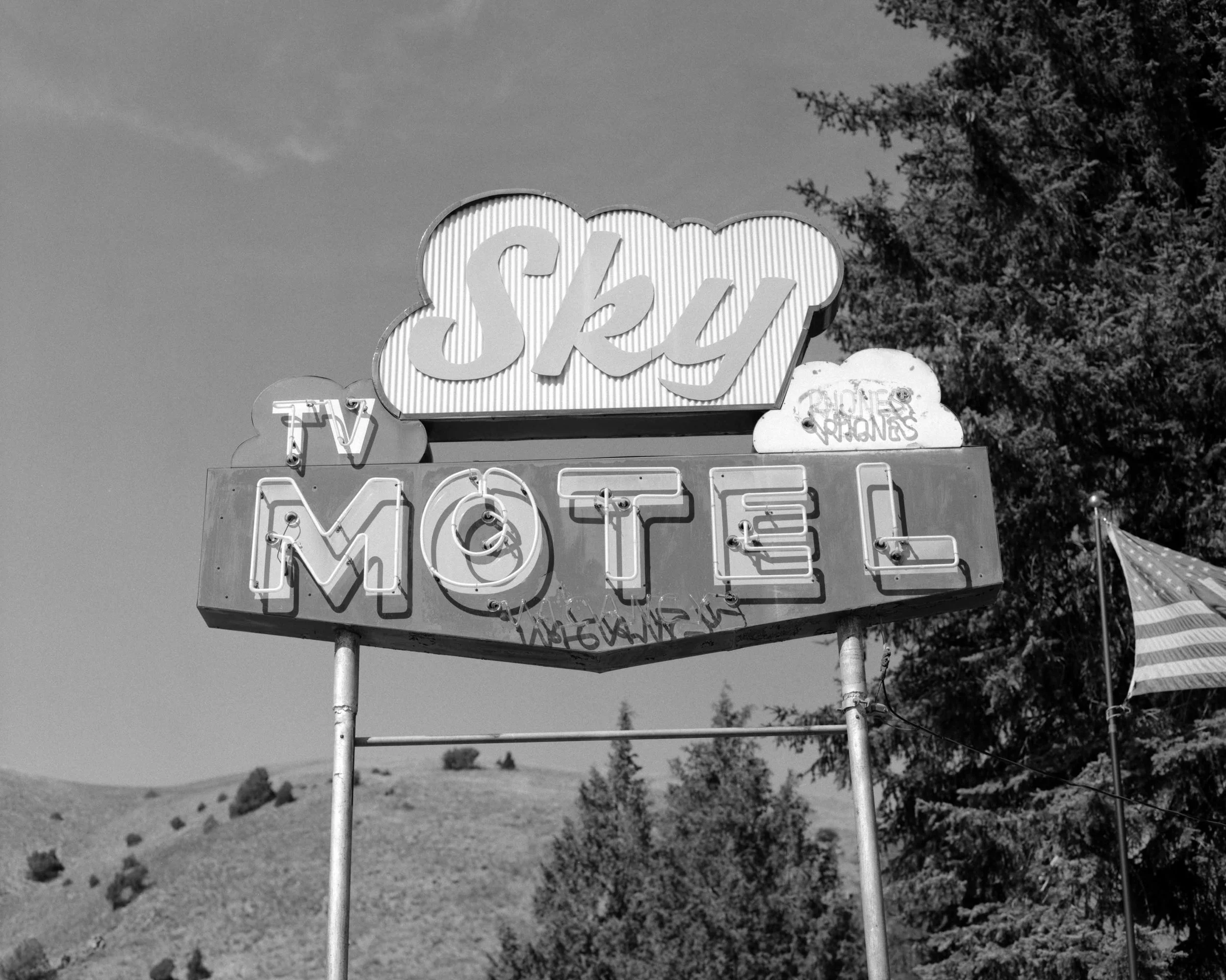 MotelSignFinalWeb.jpg