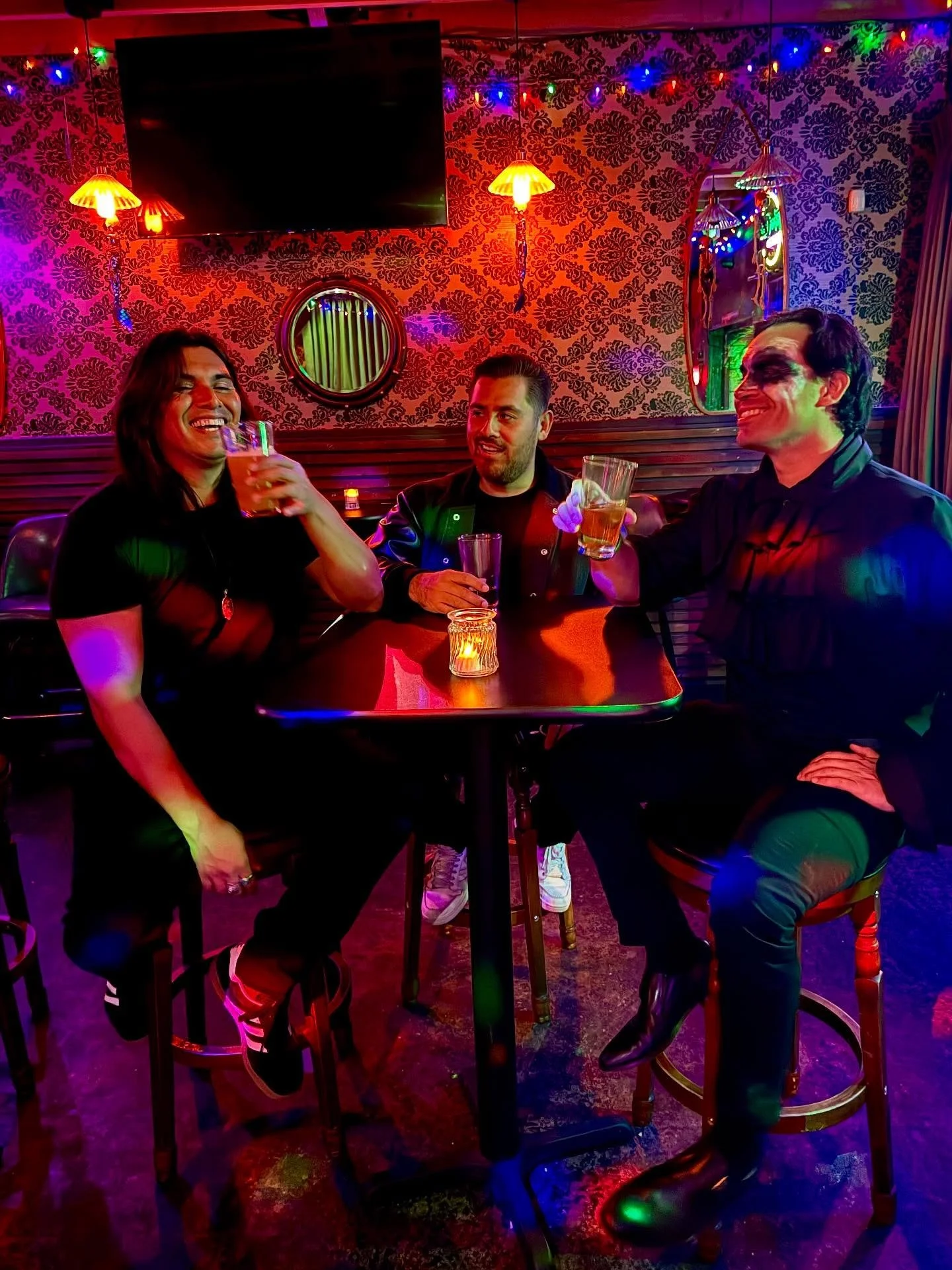 Solid Dia De Los Muertos show @salty_frog_bar 

💀