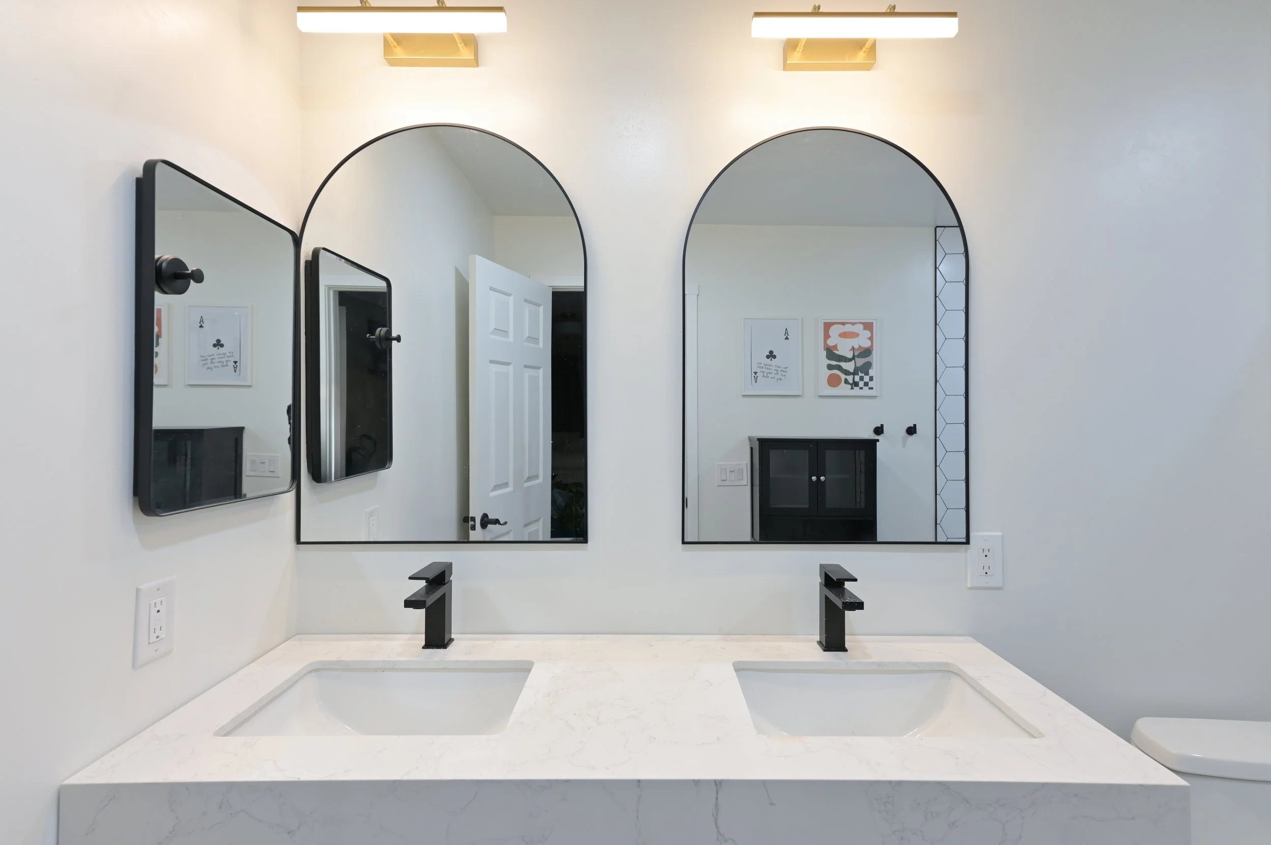 10035ECaley_Bath-1.JPG