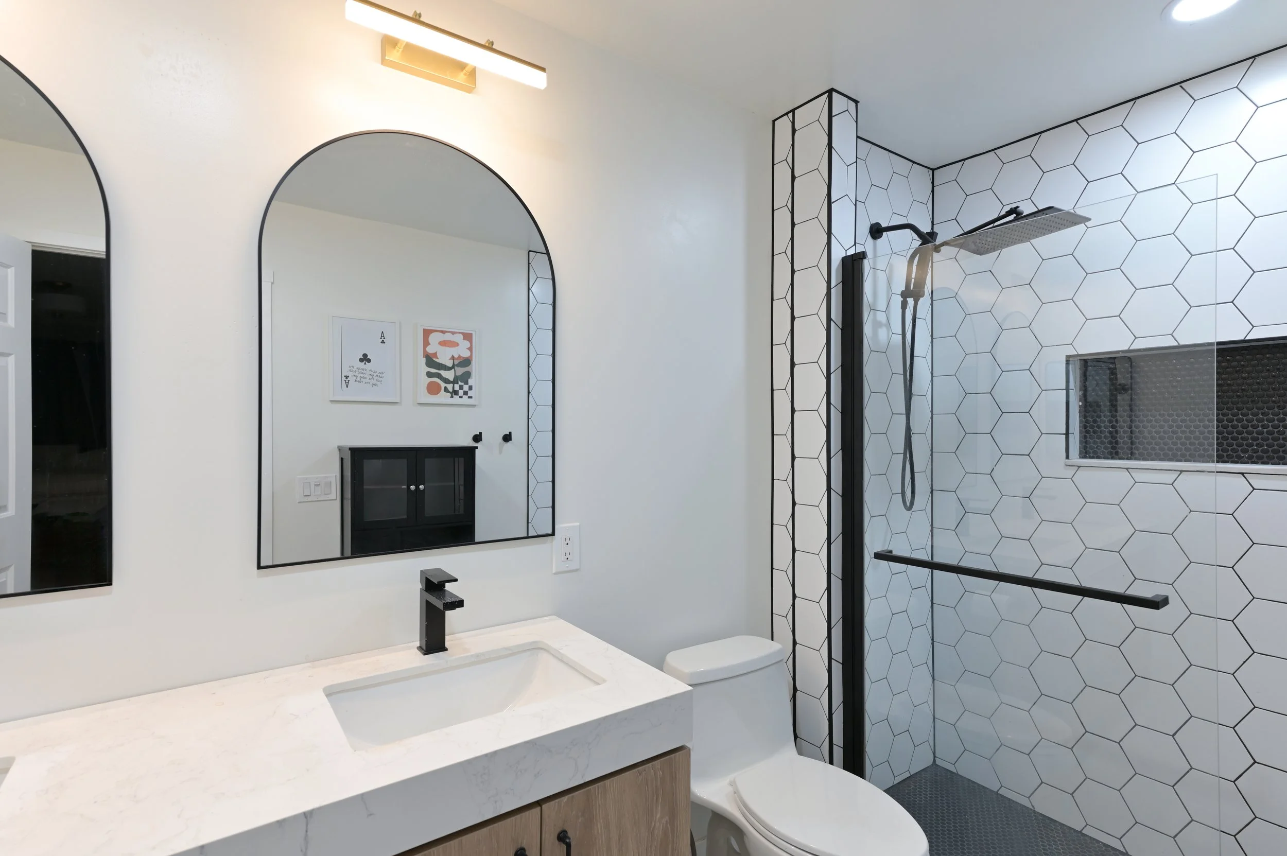 10035ECaley_Bath-2.JPG