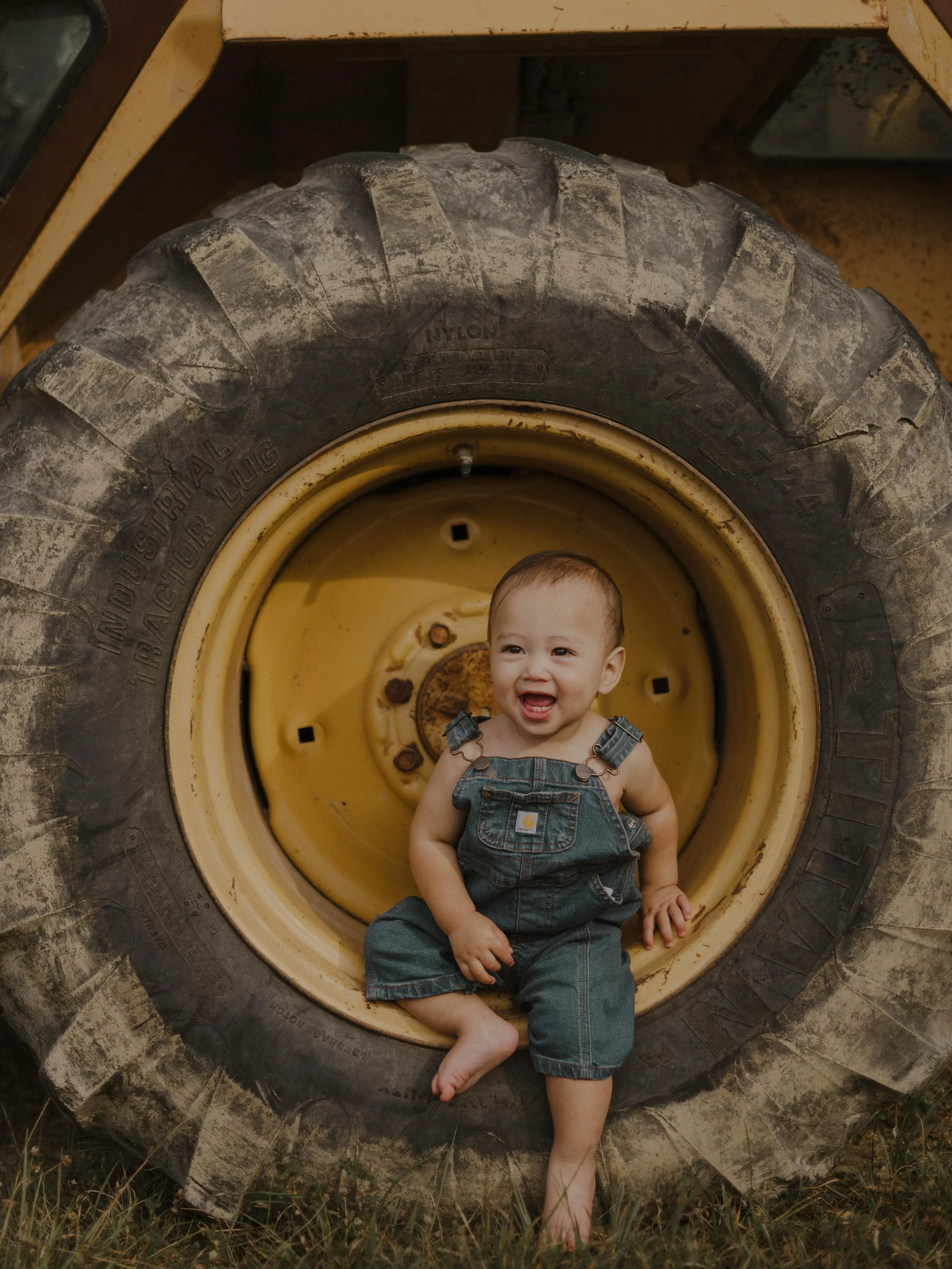 Dropping a new idea/set that my kids are gonna be stoked over: A little dirt won&rsquo;t hurt minis. 🚜🇺🇸💛📷
.
.
A literal hands on experience featuring all things kids love: equipment and dirt. ☑️
.
.
20 minute slots | $125 | JULY 30 | Wallace, I