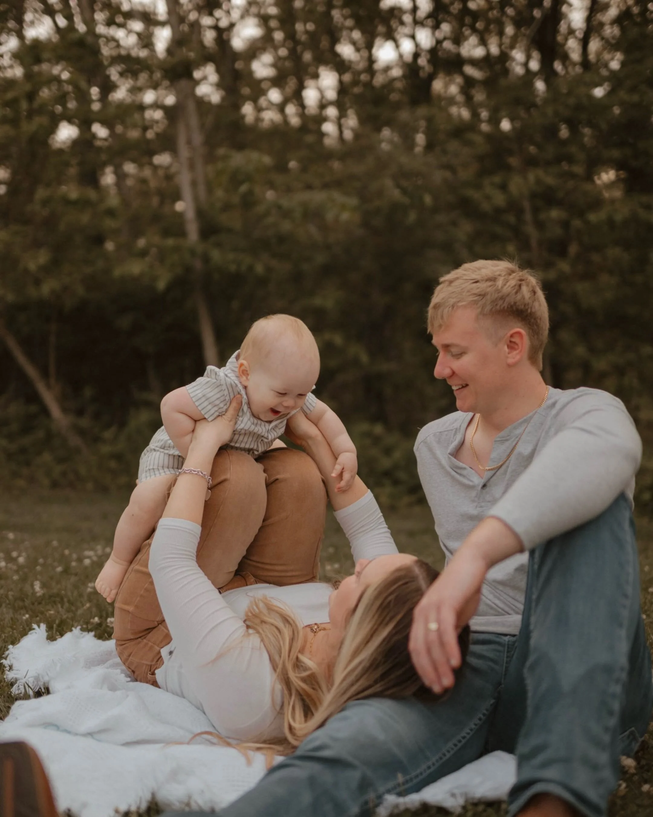 a little break from flooding your feed with summer minis to show you how stinking cute Harvey is!!! (and his fam 🥹)