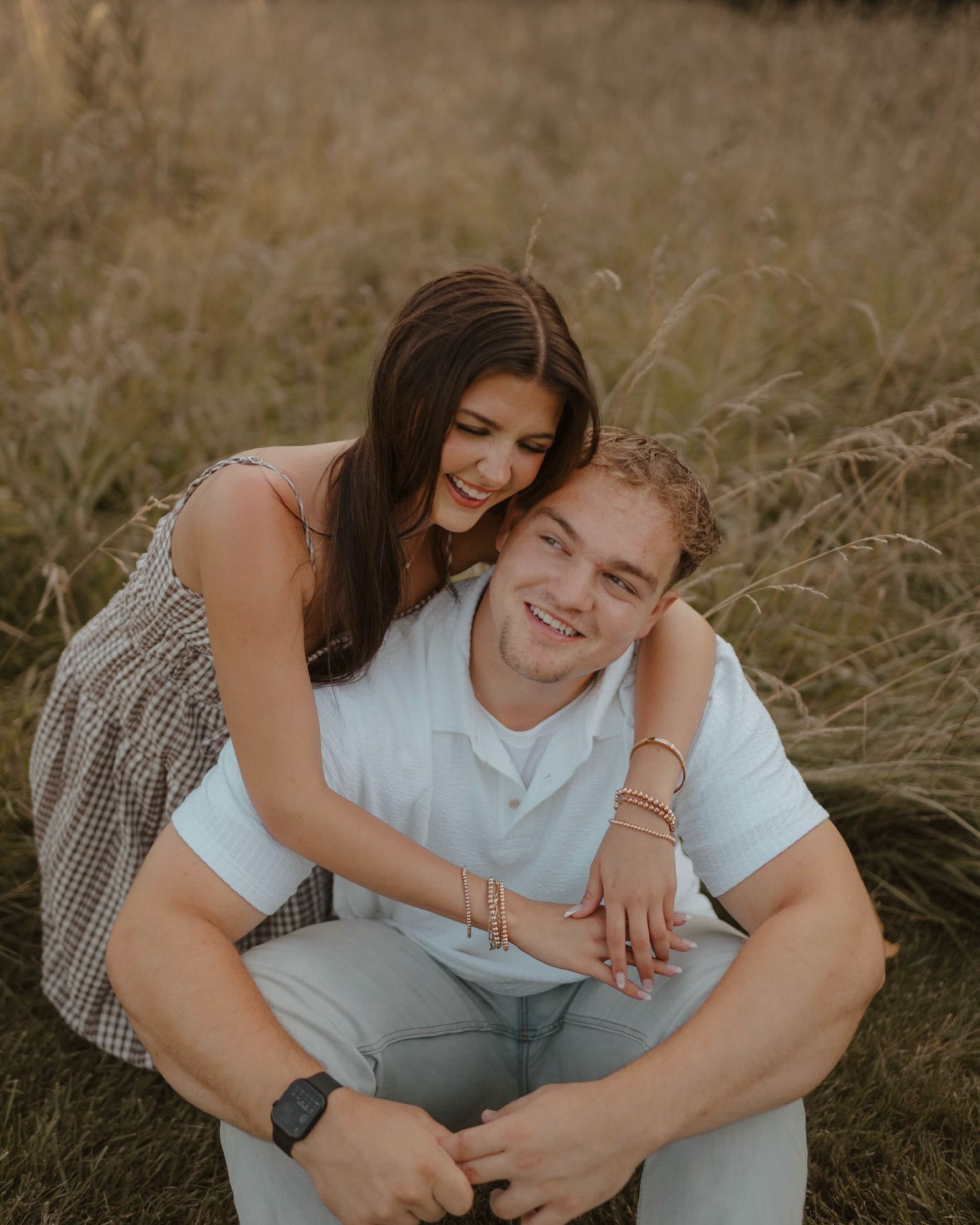 These cuties just now hitting the feed, but they took part in my summer minis back in June. ☀️💗📷
.
.
Last set to share from there. It was muggy &amp; buggy, but still perfection. 😚