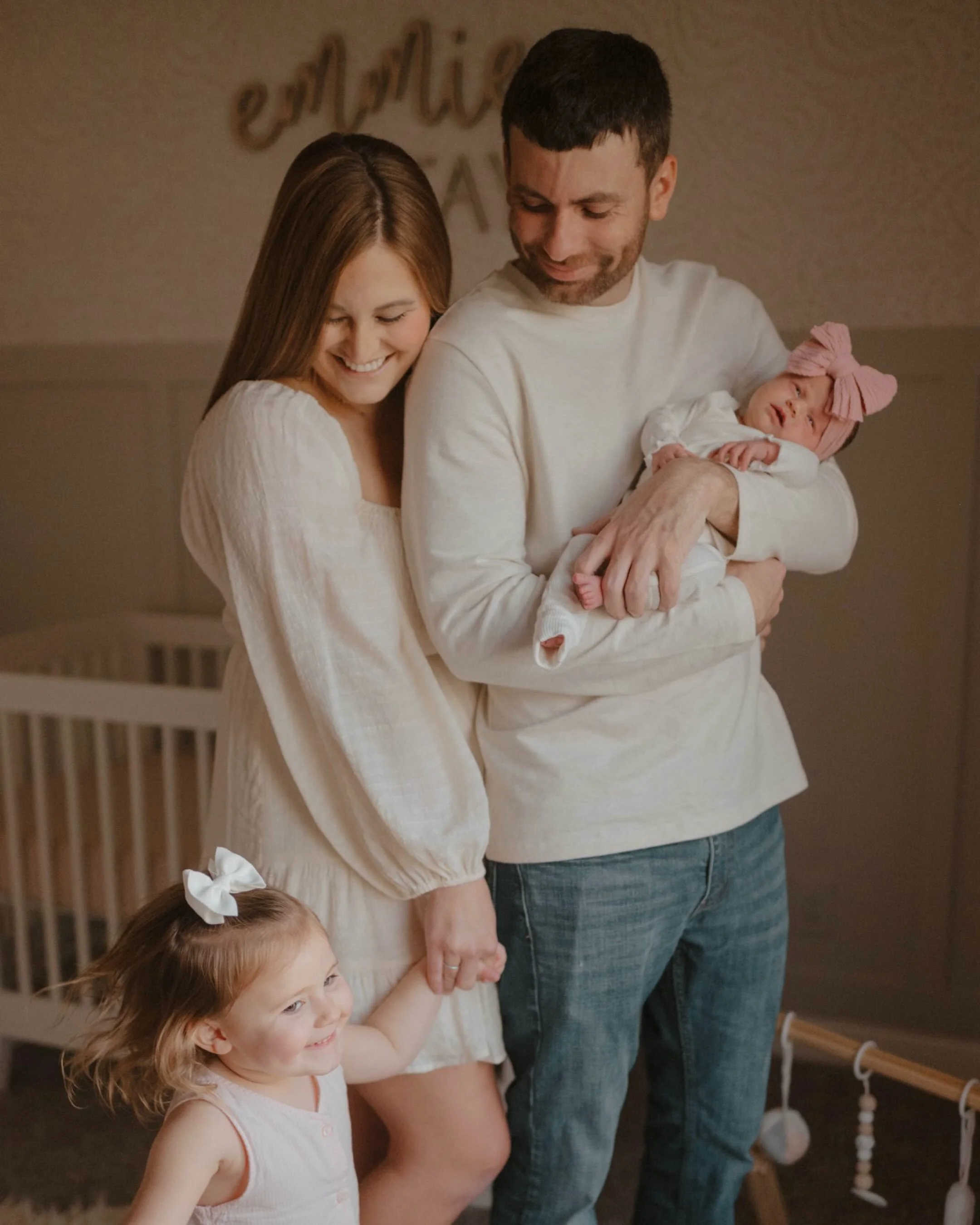 ahhh a bit delayed on sharing this family session {Emmie is almost 6 months!!! 😢}
.
.
The Strayer fam keeps v quiet on social media which I admire, but now that she has shared I feel like I can now too! 💗💗
