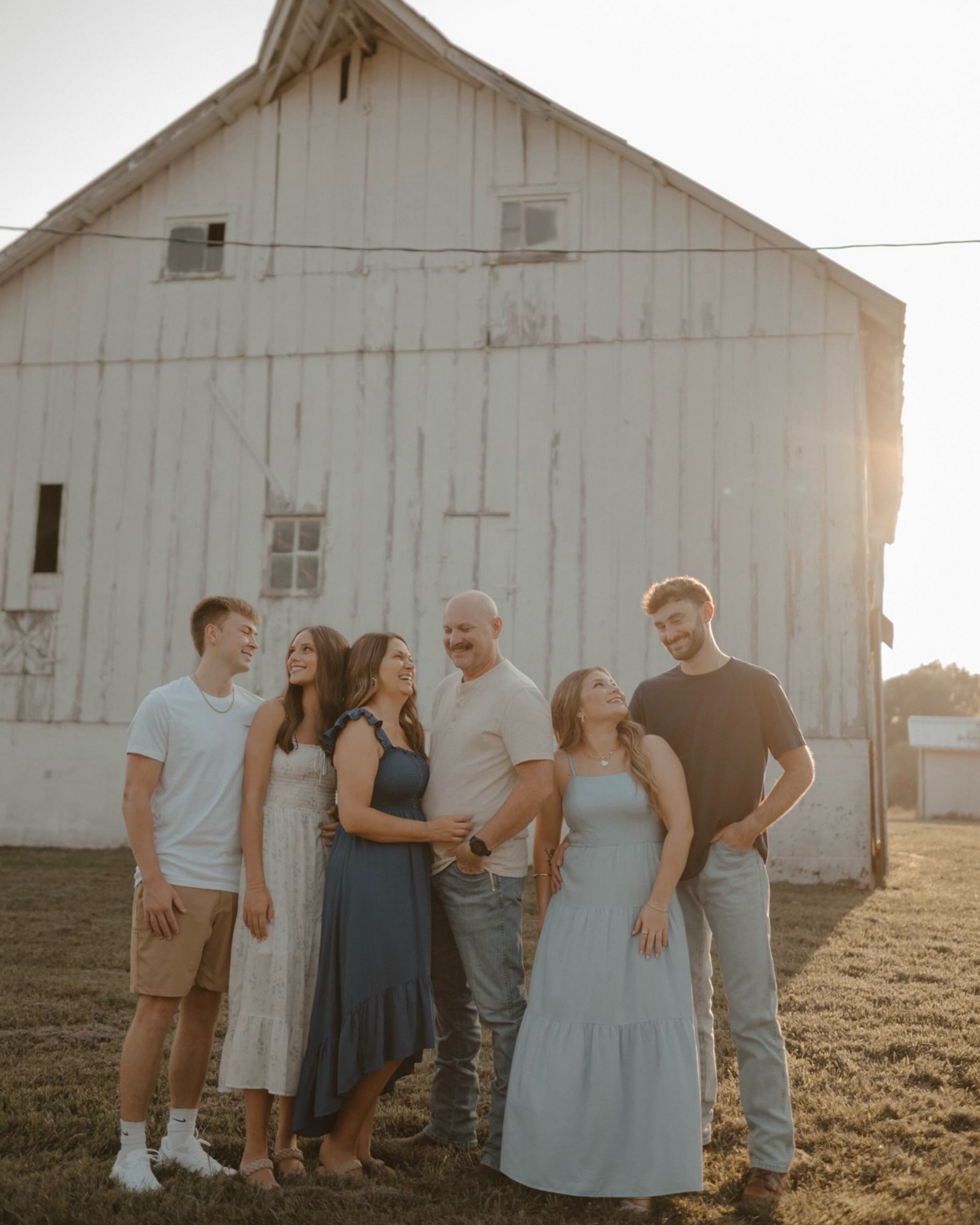 BARN MINIS 💛🌅
.
.
Goodness these turned out perfect. All subjects were happy to be there (even Gideon who appears sad in one of these slides) &mdash; mini sessions are seriously perfect for families who want updated photos, but don&rsquo;t want a s
