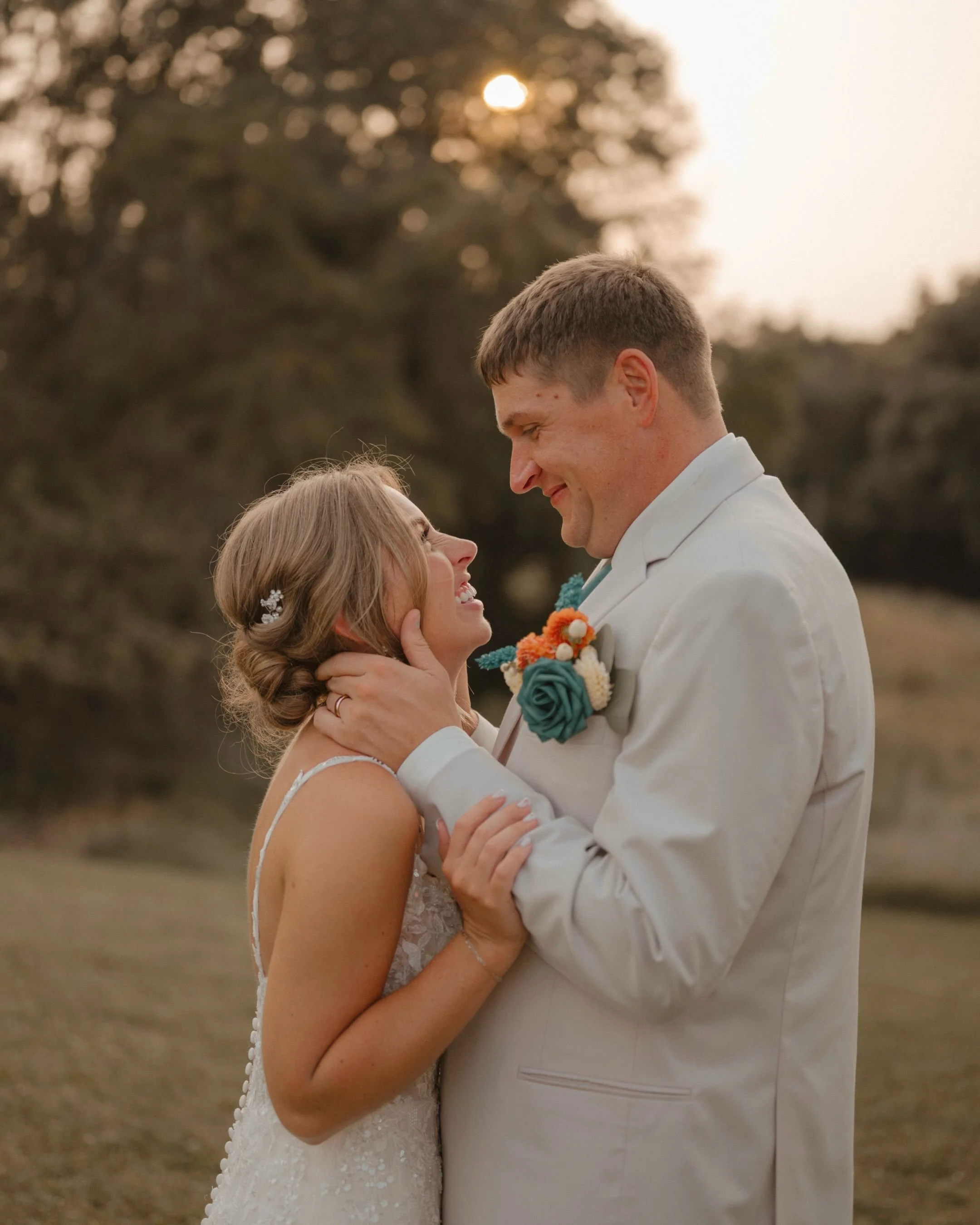 ahhhhh with each wedding it gets more difficult to curate the perfect slideshow because I seriously want to share them ALL. 🥹💍🌅🎉📷💛
.
.
The bestest day celebrating Mr. &amp; Mrs. Wrightsman. Dang it, it was fun! A taco truck 🌮 AND @konaicetruck
